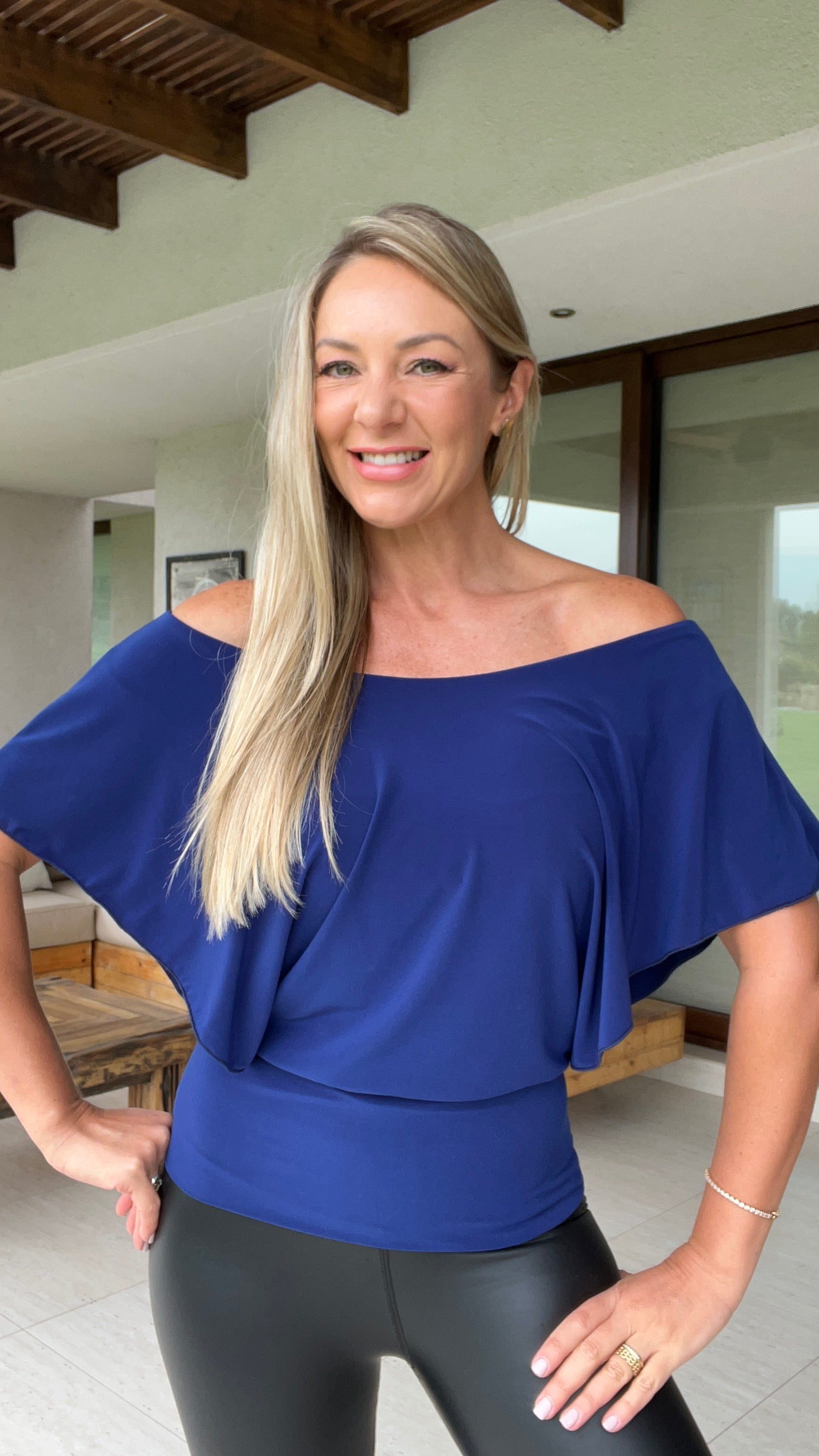 Top Cloe azul Francia | polera cuello en bote azul| amoramar.cl