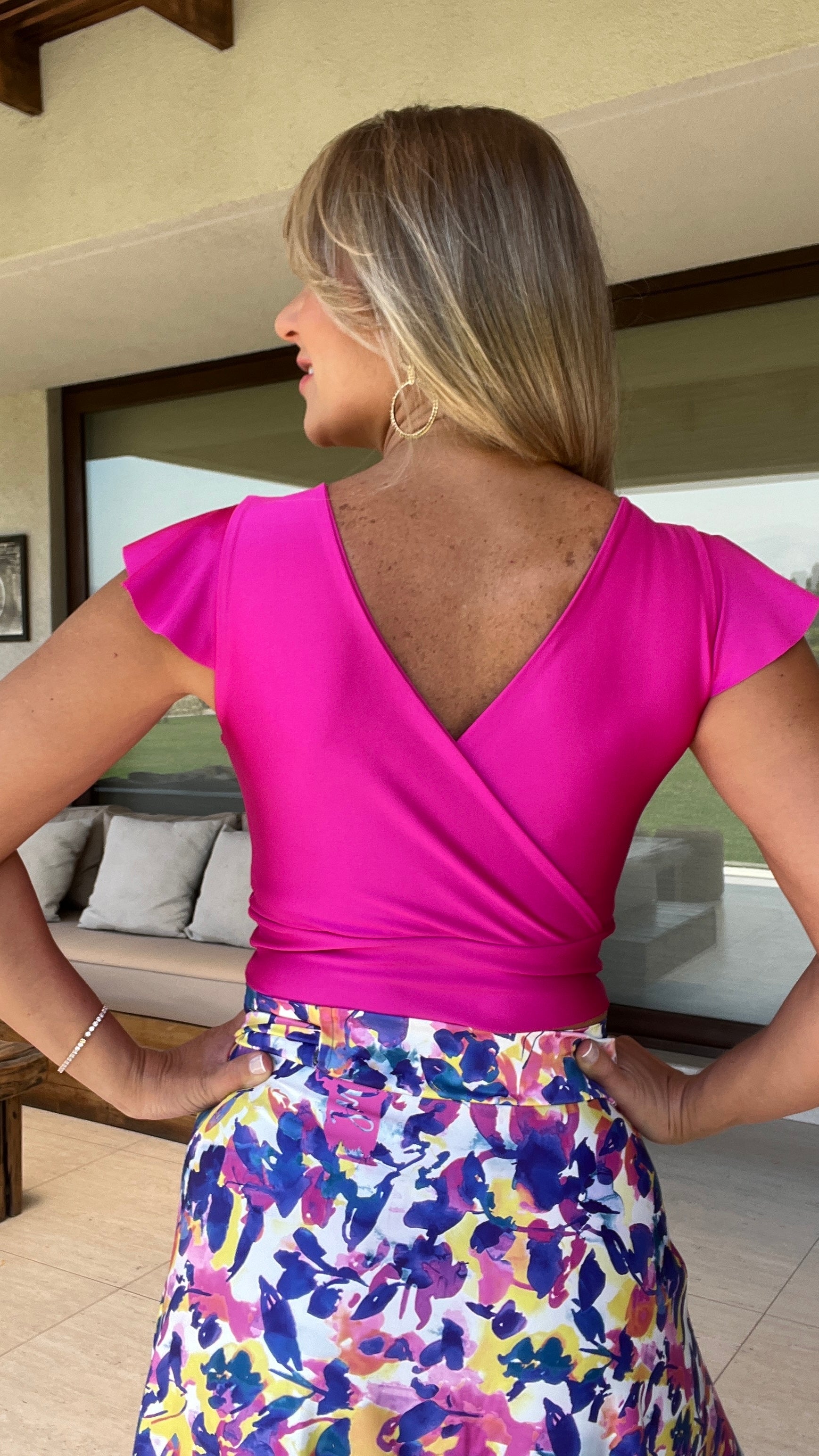 Crop Top Antonia Fucsia | Top Corto fucsia satinado| Croptop fiesta| Amoramar.cl 1
