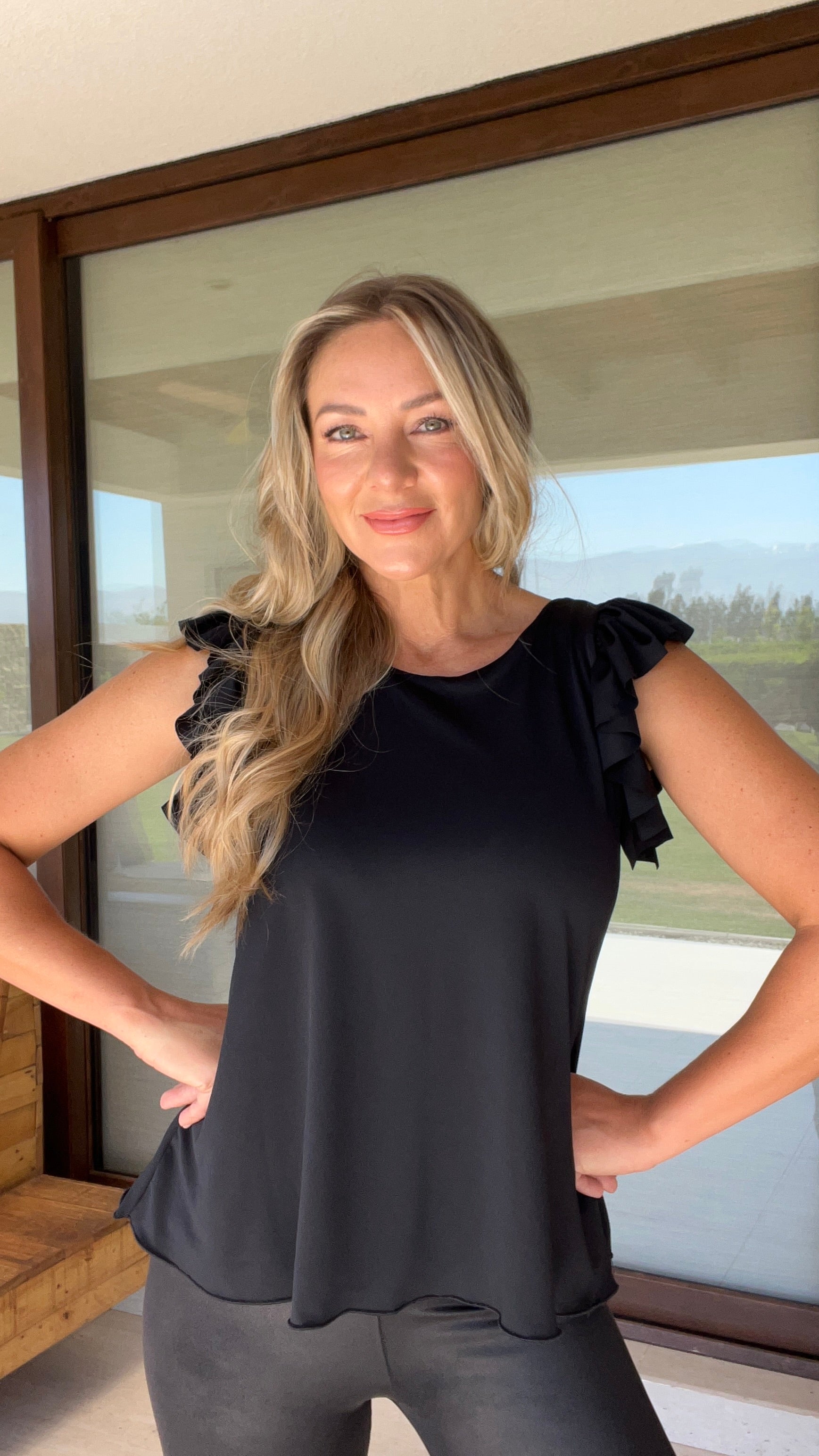 Top Mariana Negro| Polera Larga Negra Mujer | Amoramar.cl