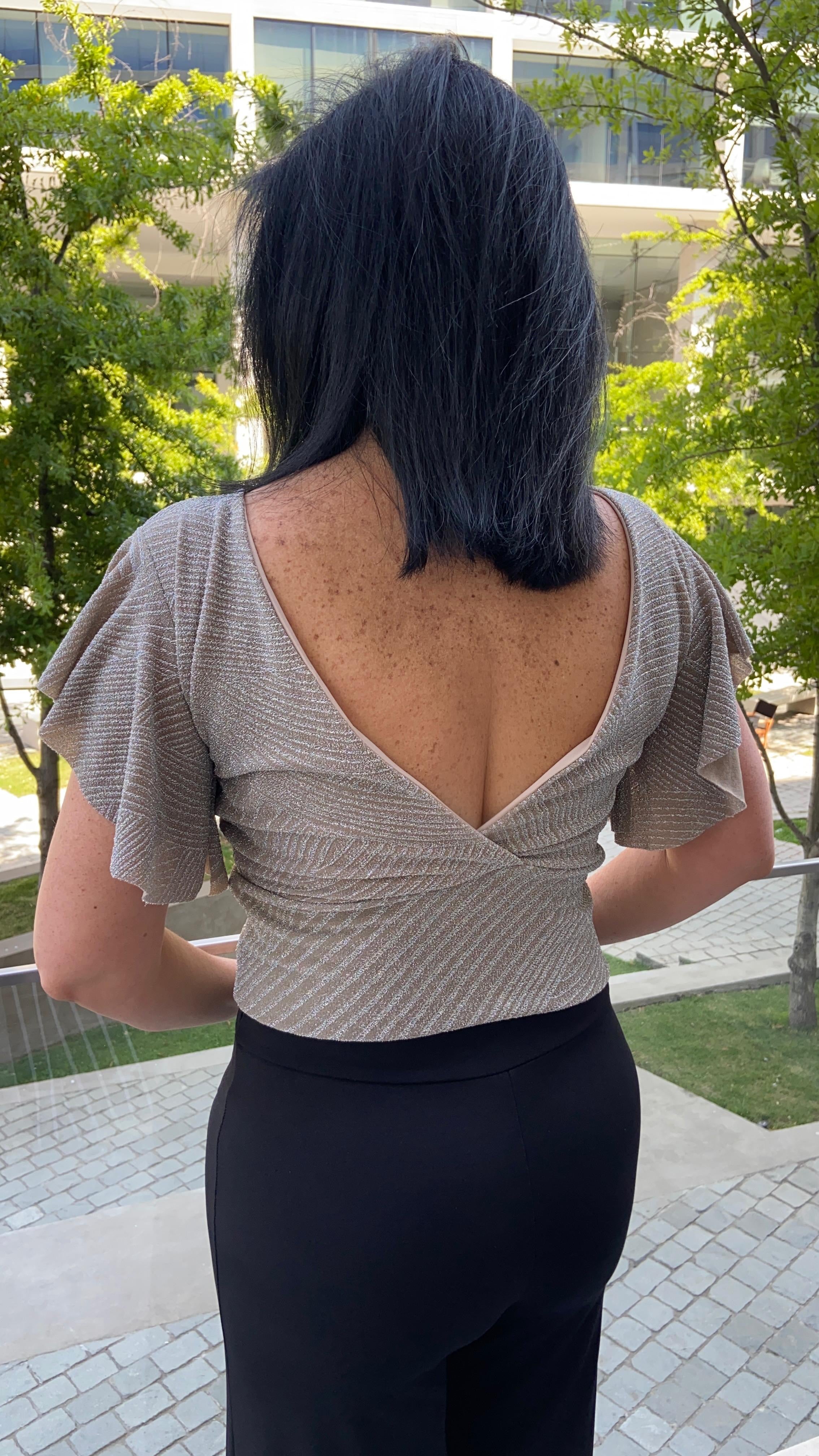 Crop Top Elisa Nude líneas plata| Top corto mujer mangas de vuelos líneas plateadas| amoramar.cl 6