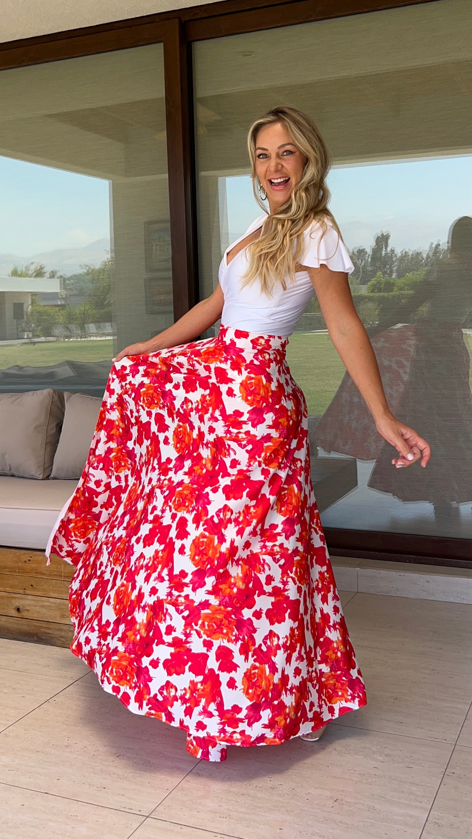 Falda envolvente piel de seda blanca flores naranja fucsia| falda larga fiesta mujer flores| amoramar.cl 8