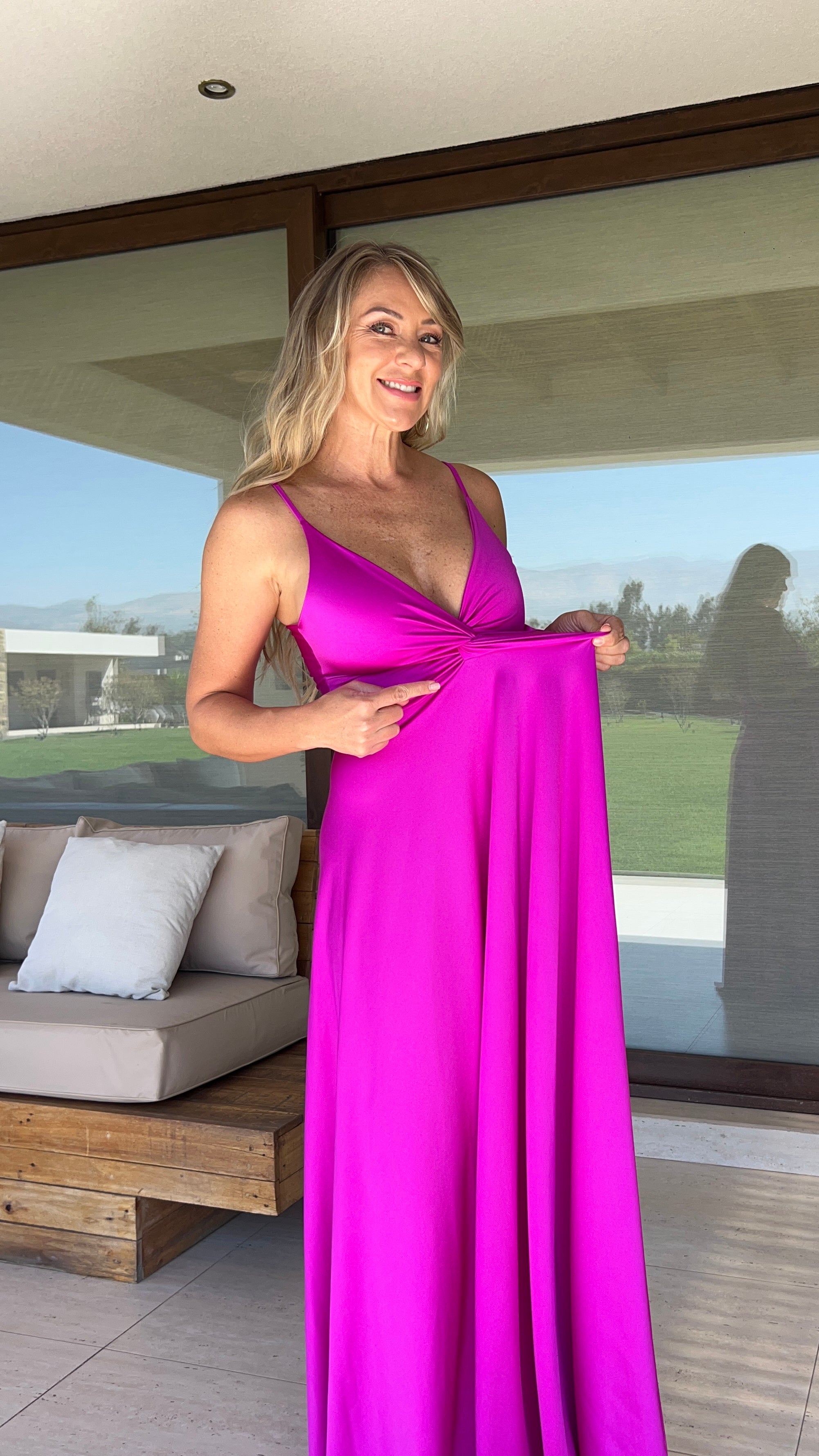 Vestido Amanda Dupont Magenta | Vestido tirantes escote en V fucsia magenta|Amoramar.cl 2