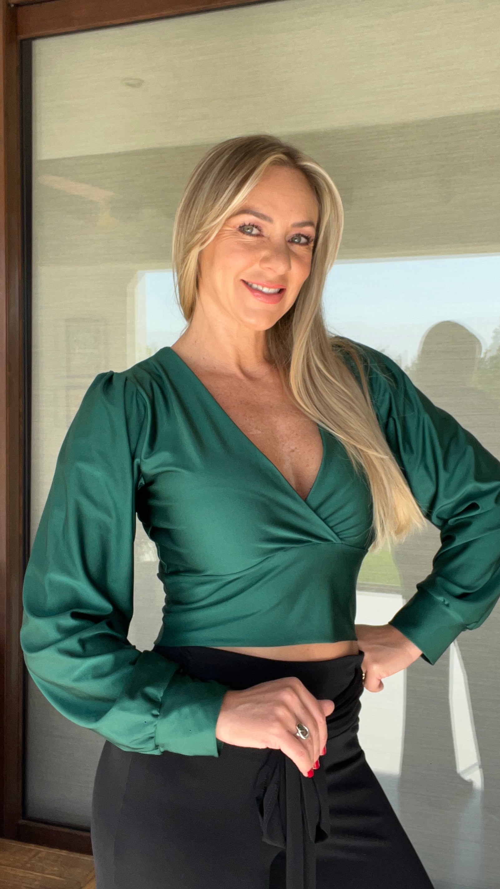 Crop Top Manga larga dupont verde botella | top fiesta manga larga verde satinado |Amoramar.cl 6