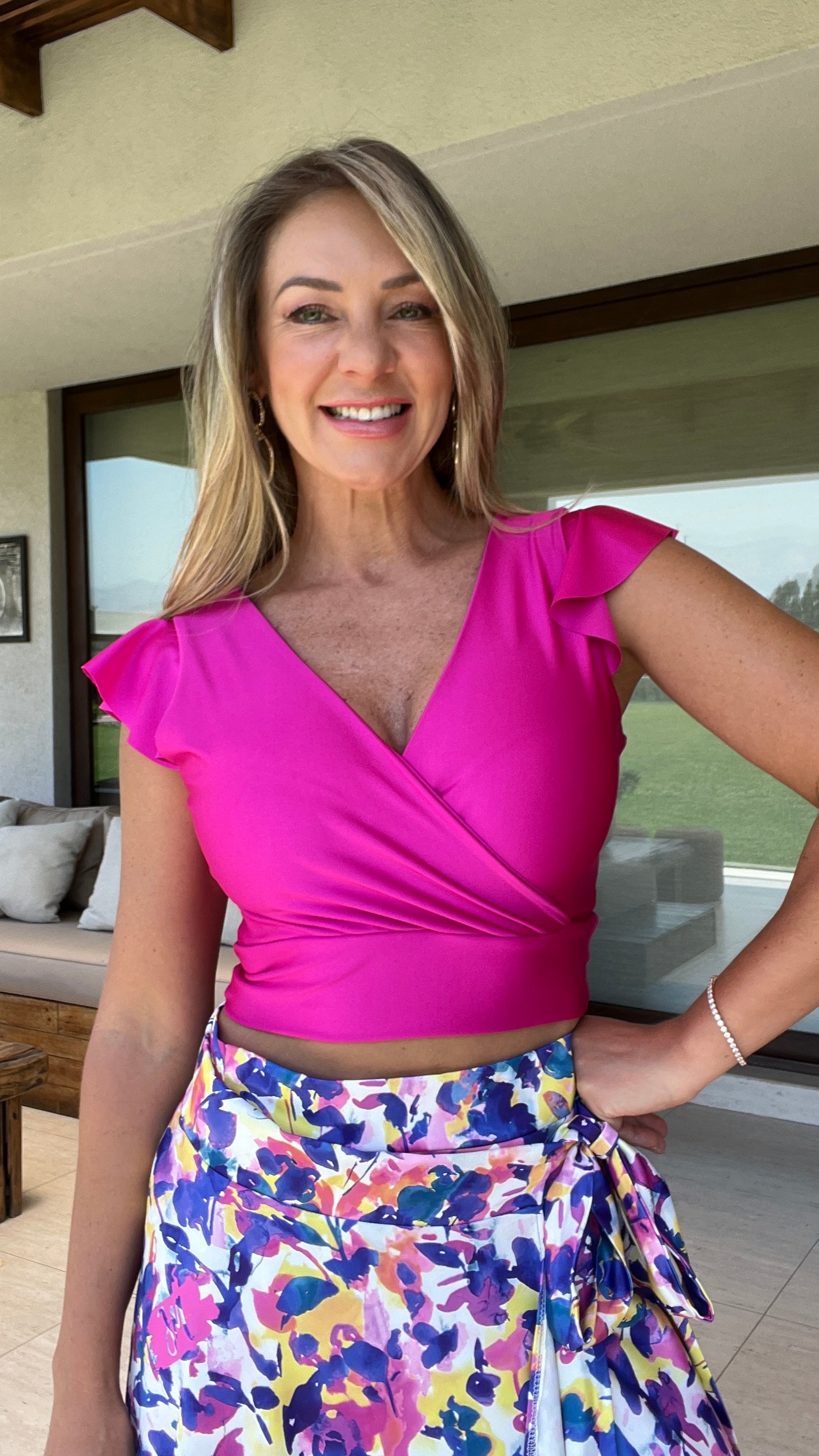 Crop Top Antonia Fucsia | Top Corto fucsia satinado| Croptop fiesta| Amoramar.cl 4