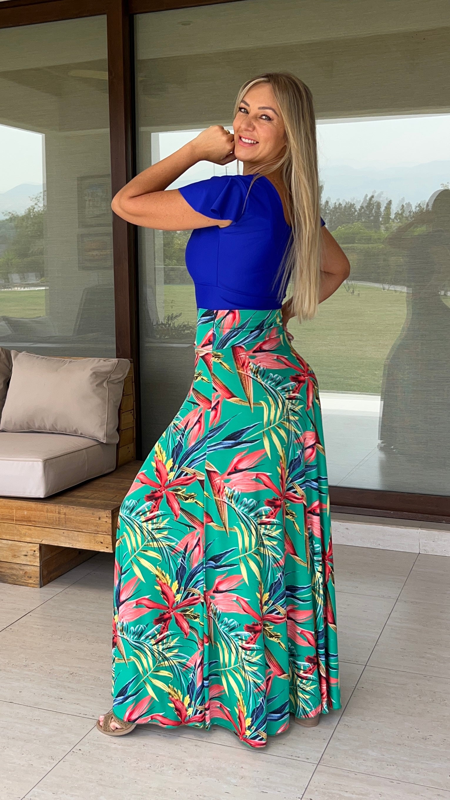 Maxifalda verde flores coral amarillo y azul |Falda larga lycra flores grandes|Amoramar.cl 1