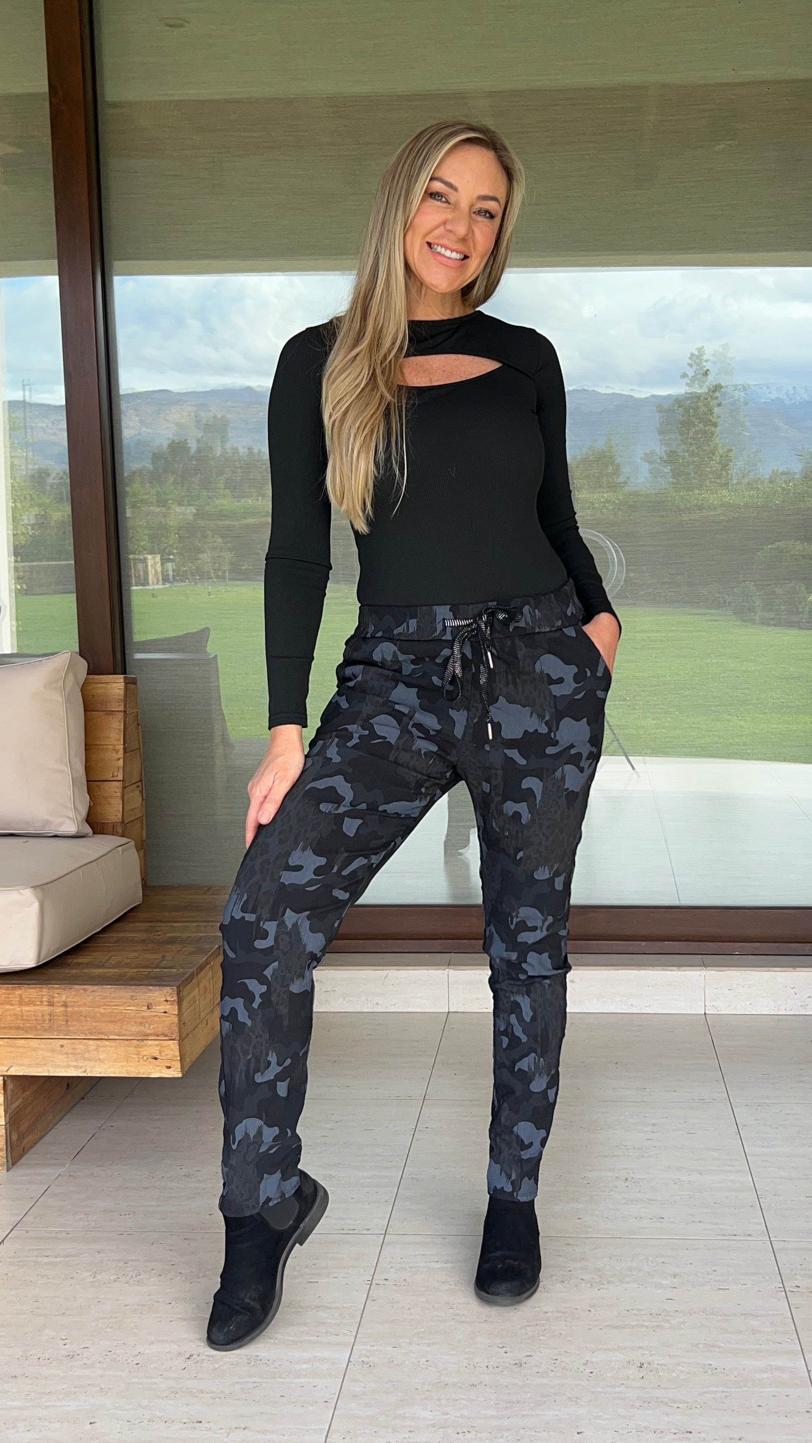 Polera Amparo Negra| polera manga larga abertura en escote|Amoramar.cl 4