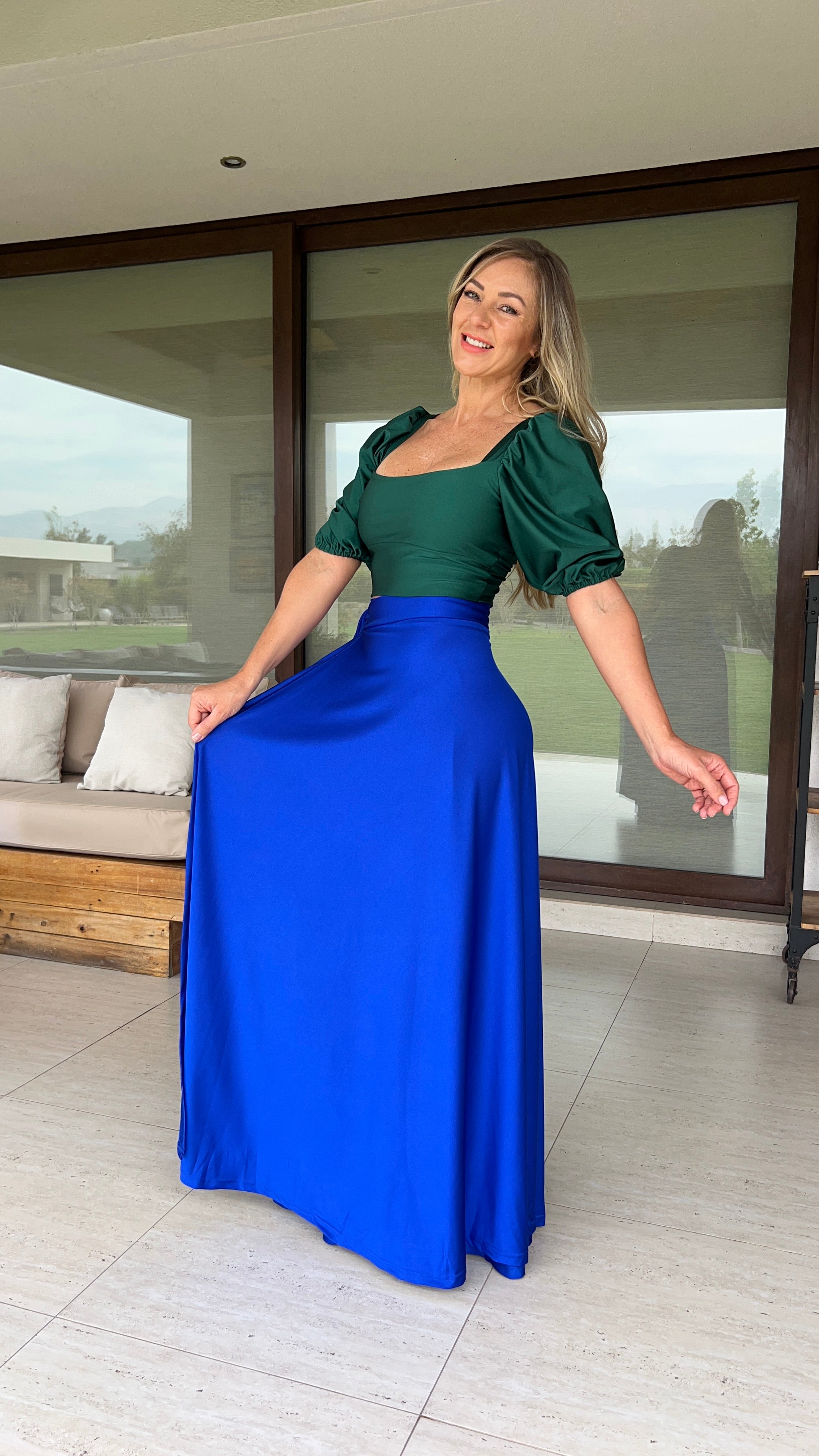 Crop top coni verde botella| top corto manga globo verde oscuro| Amoramar.cl 4