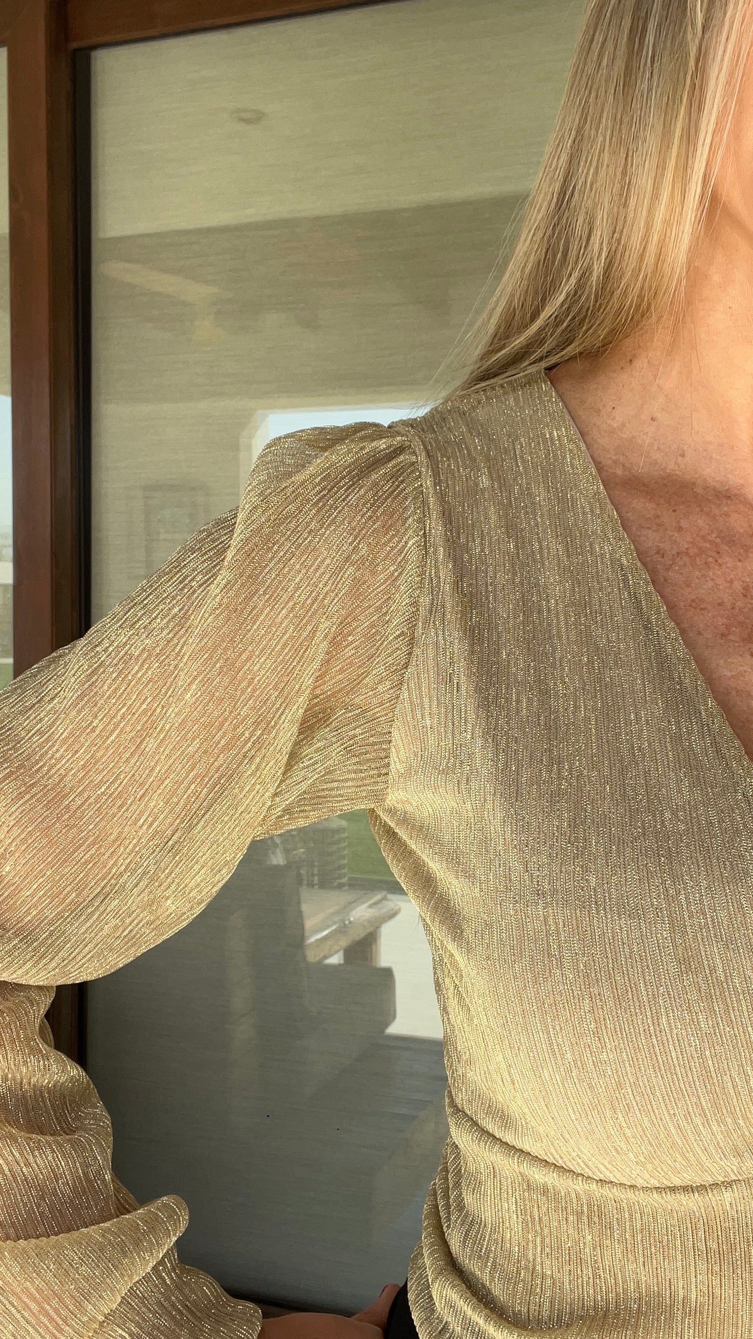 Crop Top Manga larga dorado brillos | top fiesta manga larga dorado |Amoramar.cl 2