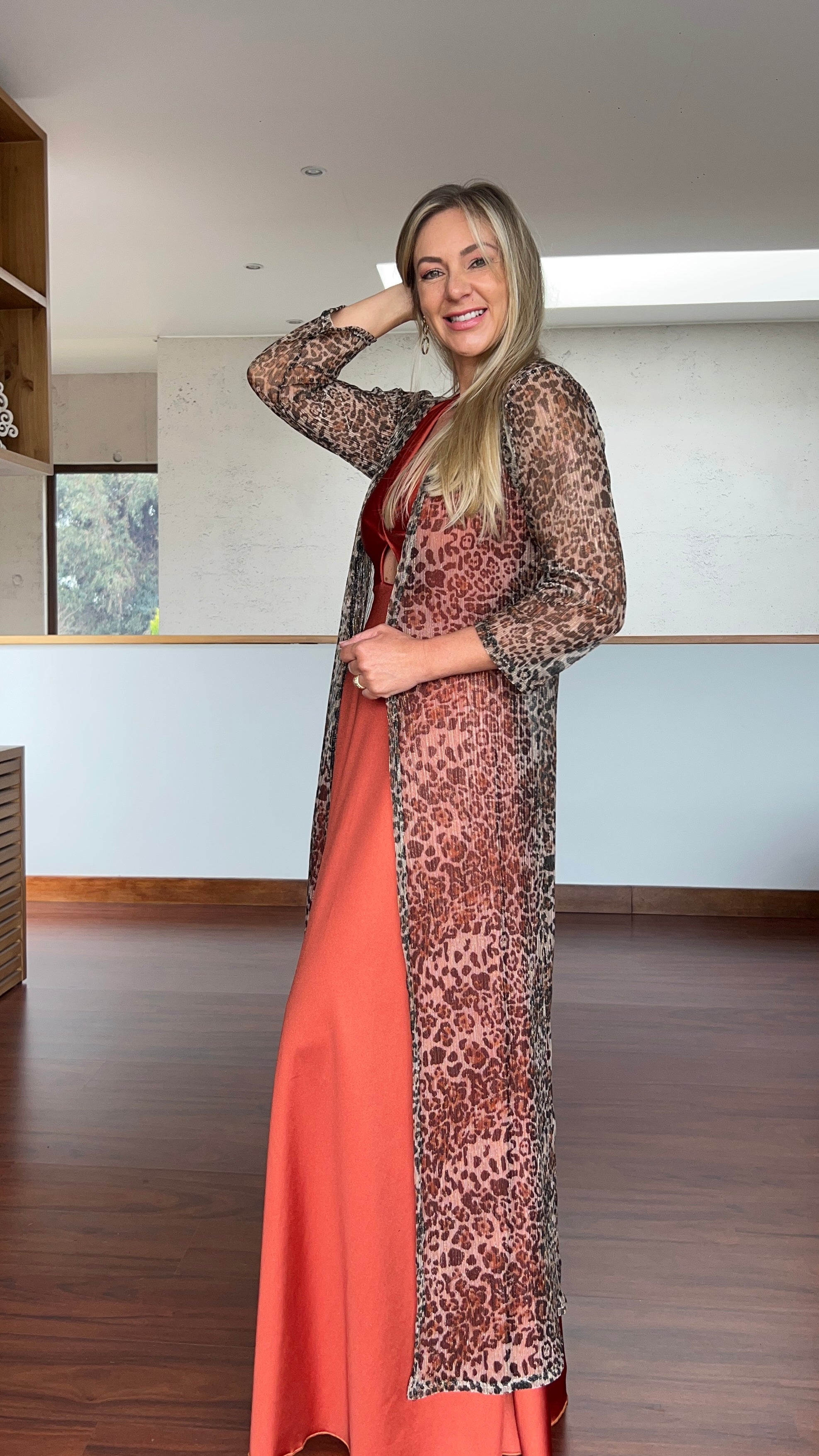 Tapado plisado print café |kimono largo mujer fiesta traslúcido print|Amoramar.cl 2