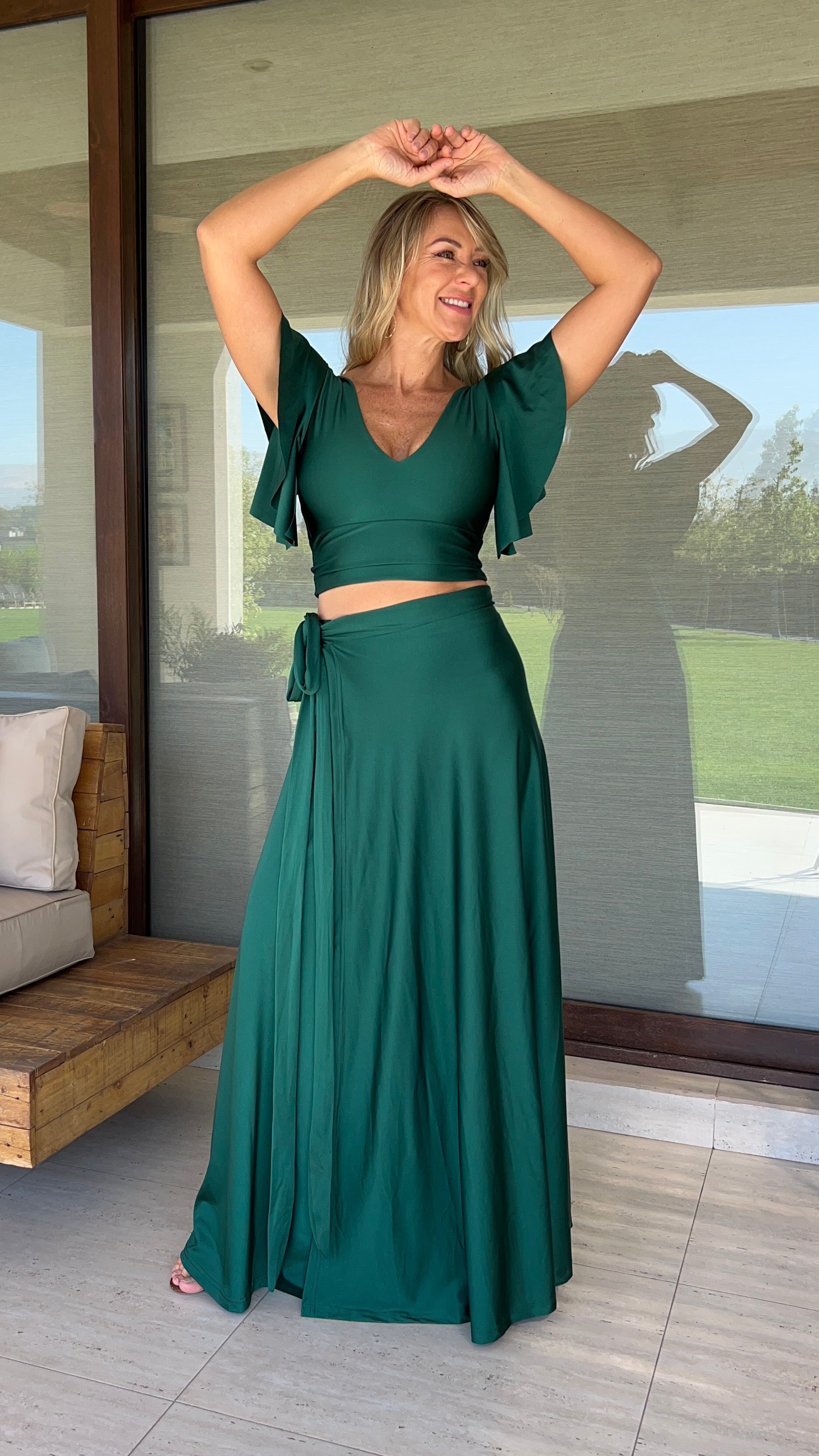 Crop top Elisa verde botella| top corto manga Vuelos verde oscuro| conjunto fiesta| Amoramar.cl