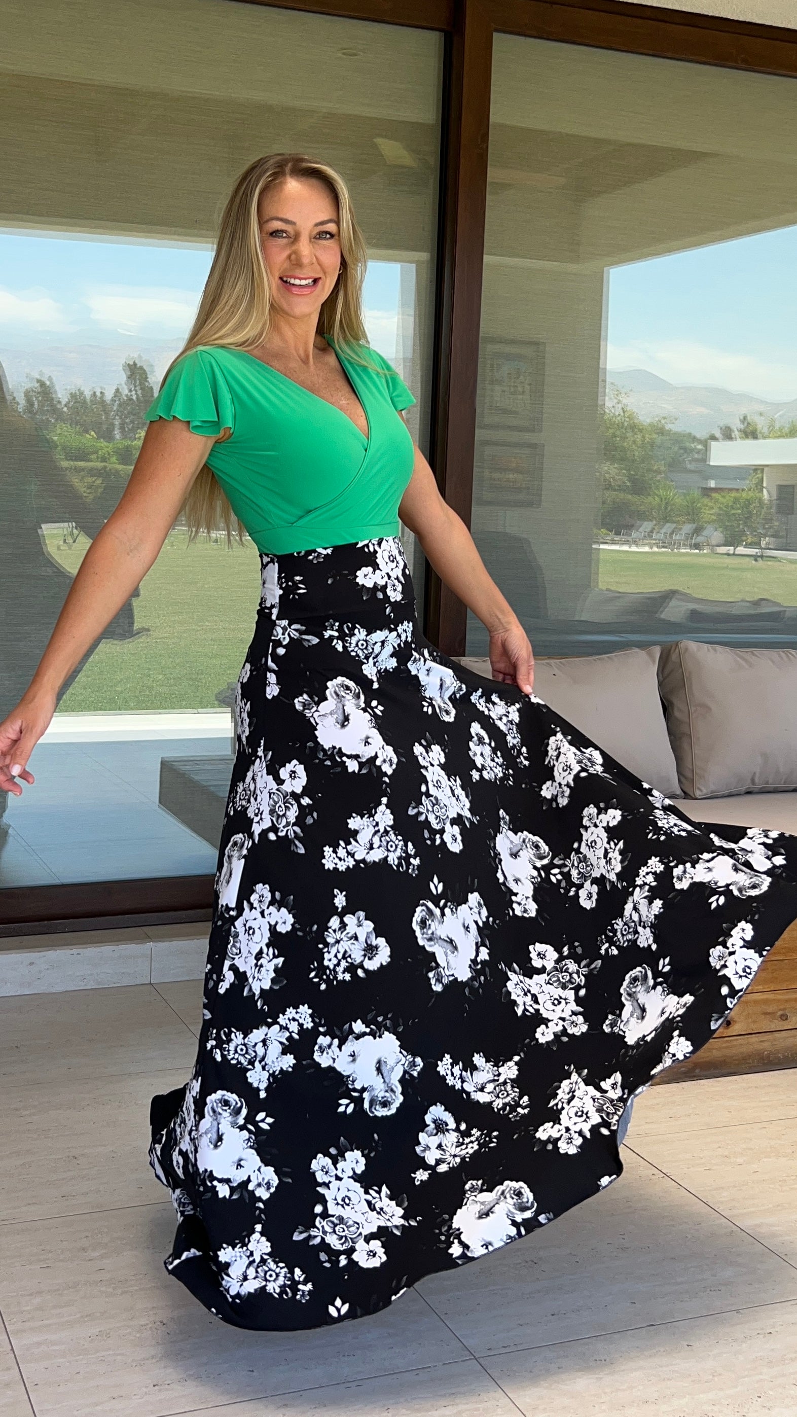 Maxifalda Negra Rosas Blancas|Falda larga flores Blancas |Amoramar.cl