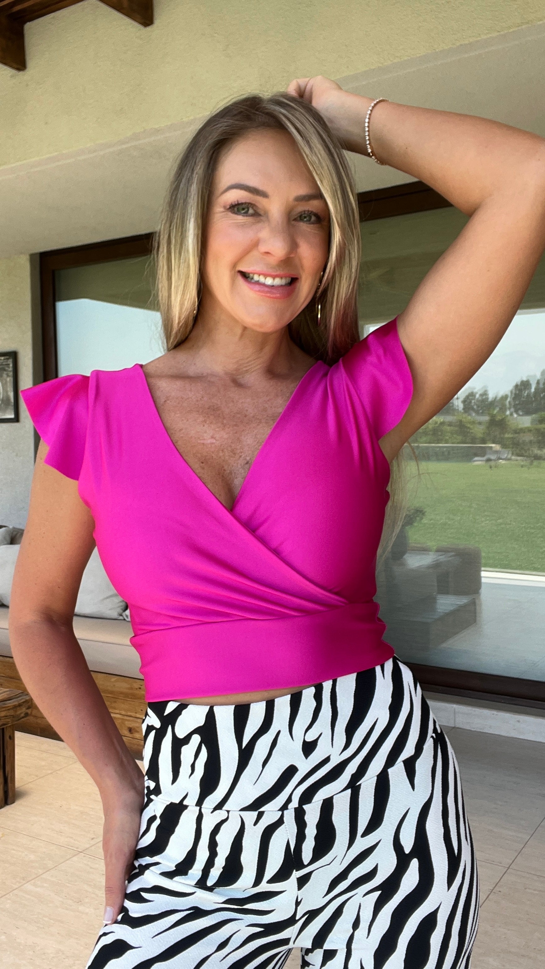 Crop Top Antonia Fucsia | Top Corto fucsia satinado| Croptop fiesta| Amoramar.cl