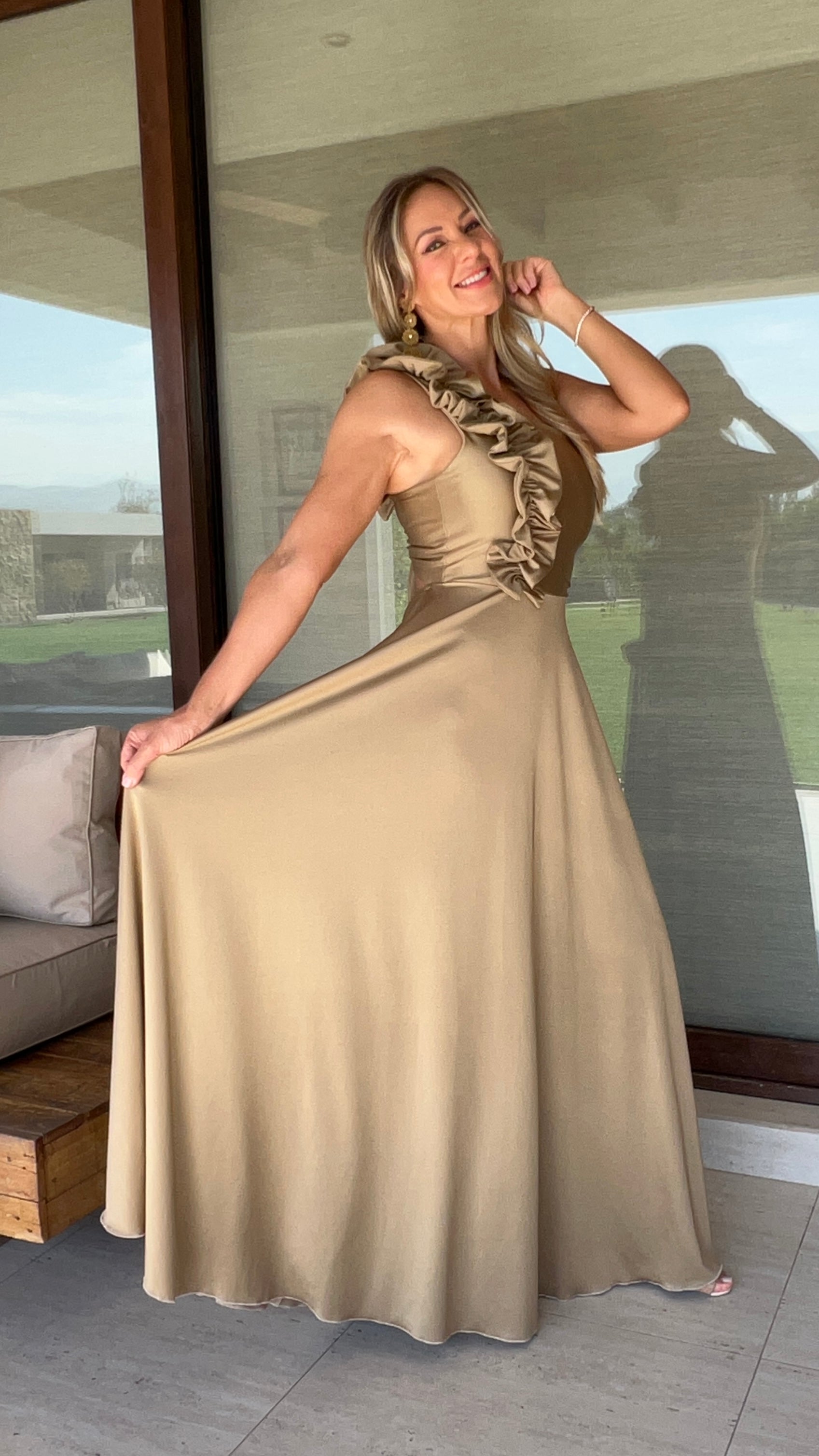 Vestido Camila Gold | Vestido fiesta largo mujer asimétrico dorado |Amoramar.cl