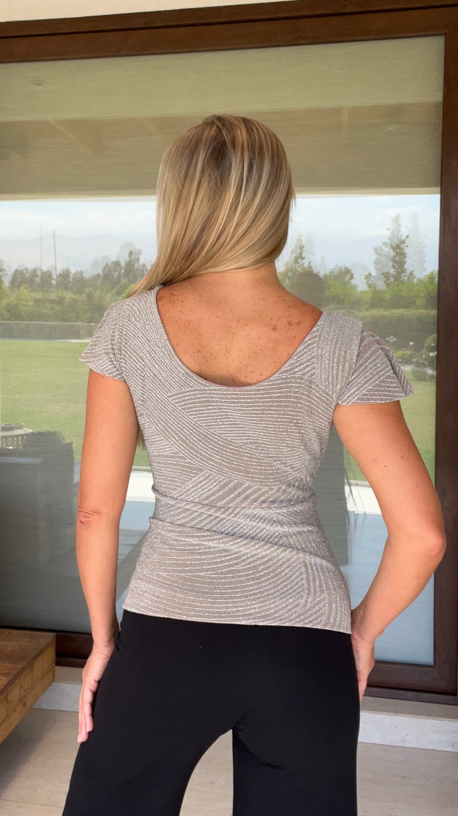 Top Mediano Doble Postura fiesta Nude Plata | Polera fiesta mujer líneas plateadas | Amoramar.cl 4