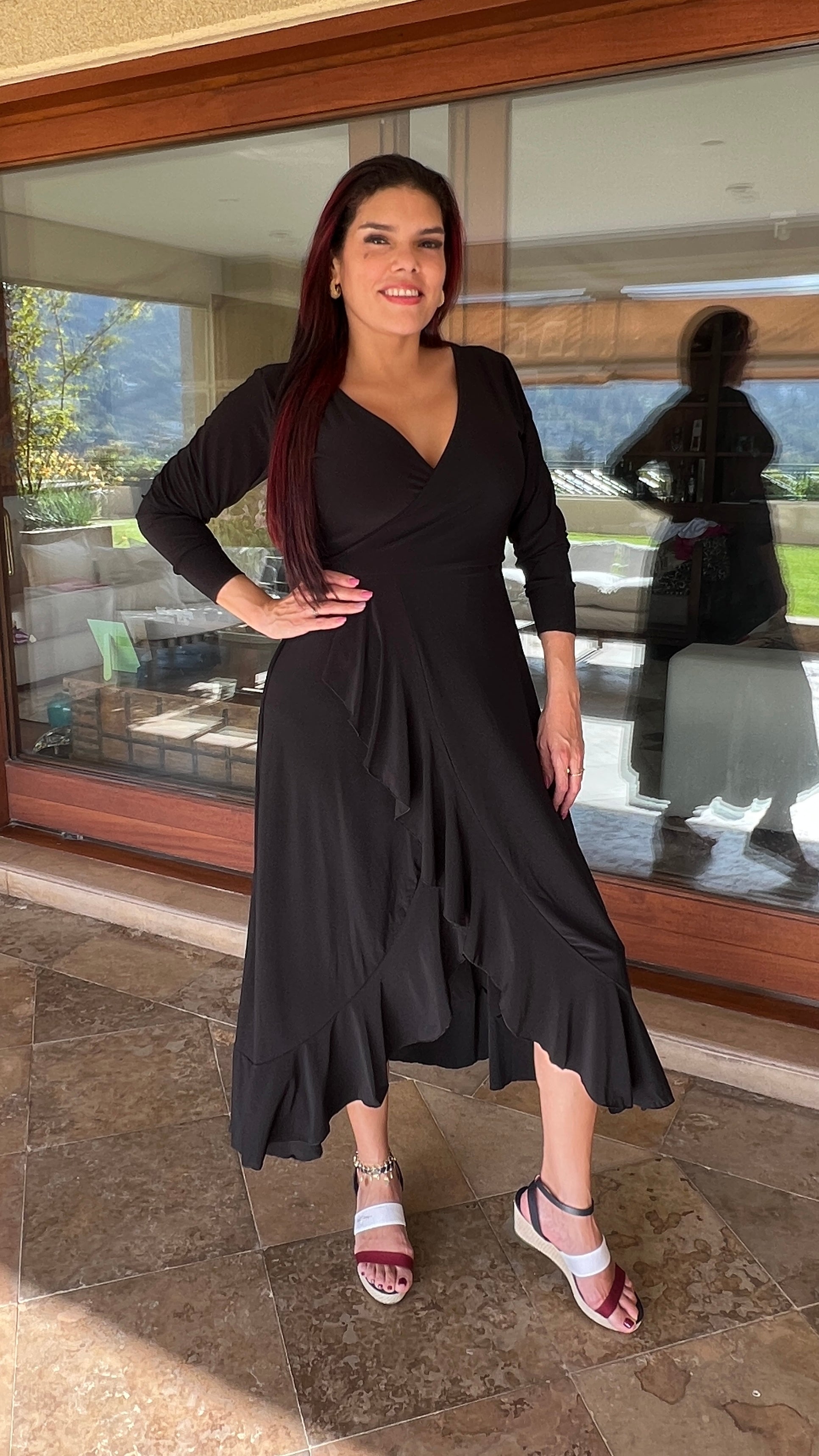 Vestido Emma Negro| Vestido asimétrico manga larga tipo pareo negro| Amoramar.cl 3