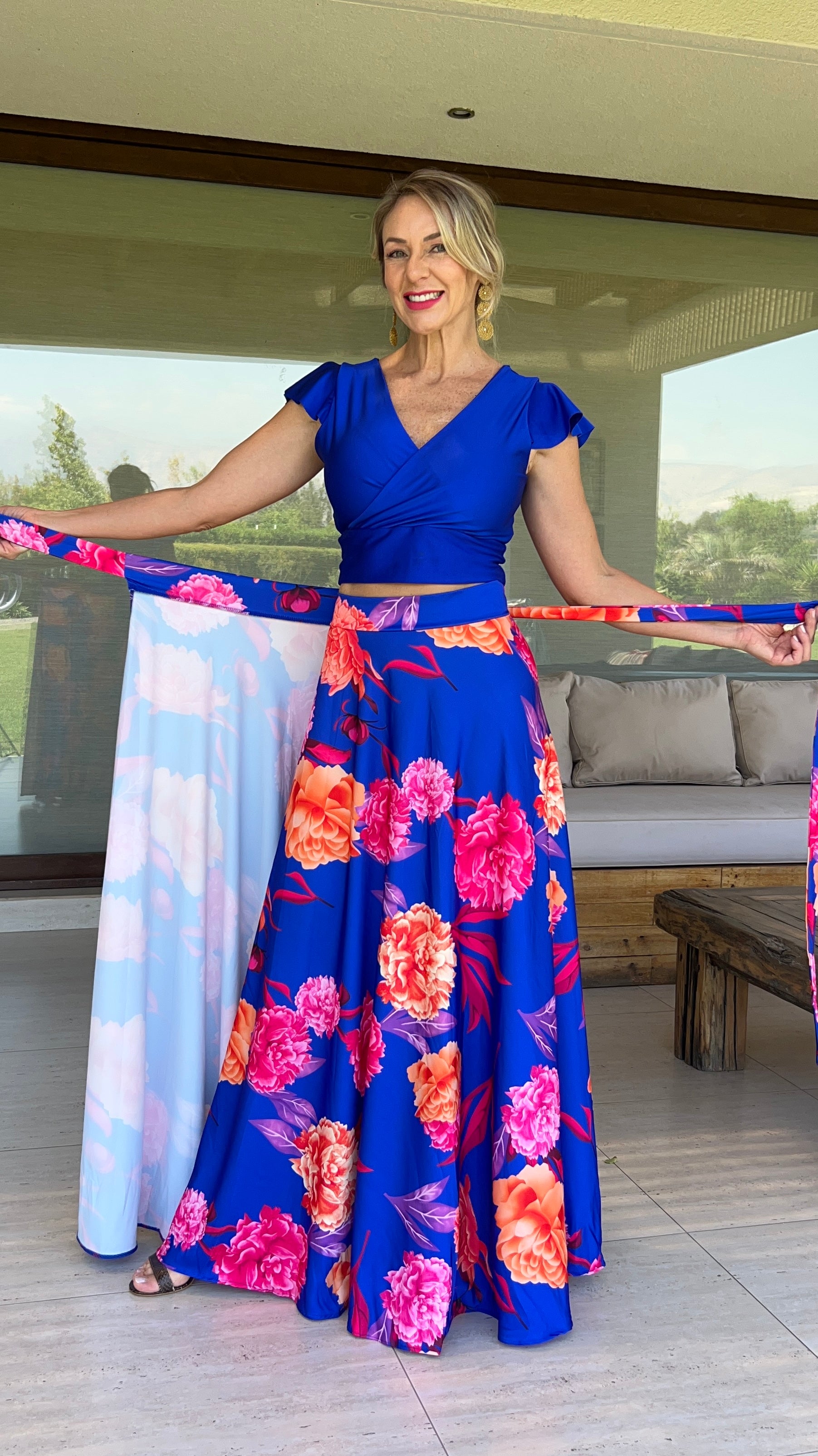 Falda Envolvente Piel de Seda Azul Eléctrico Flores Fucsia/Naranjo