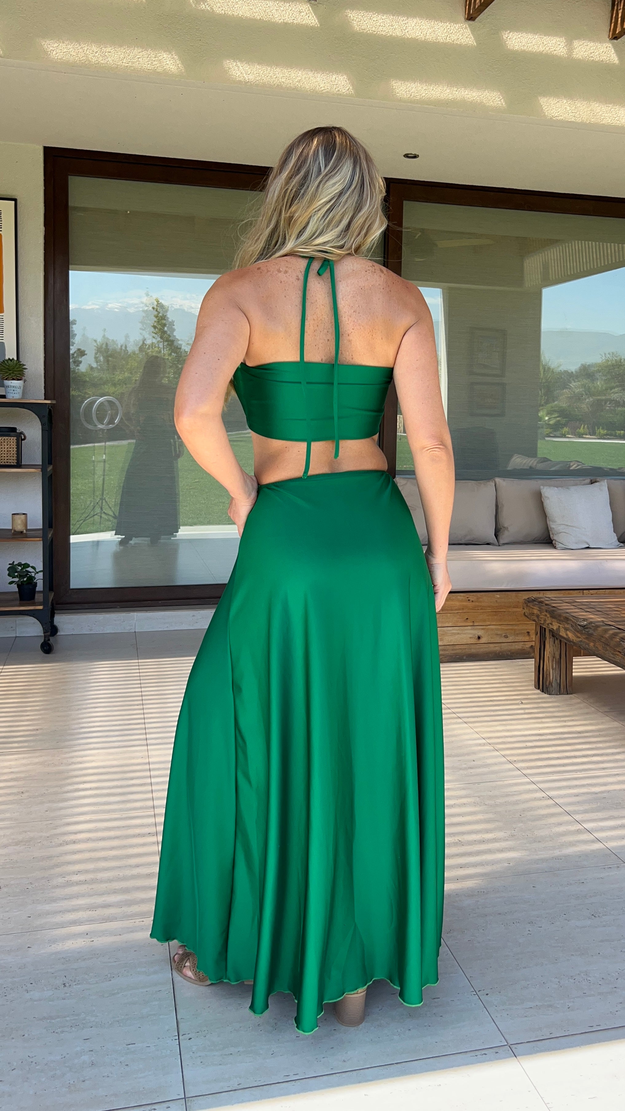 Vestido Eva verde strapless y abertura en espalda, de fiesta| Amoramar.cl 1