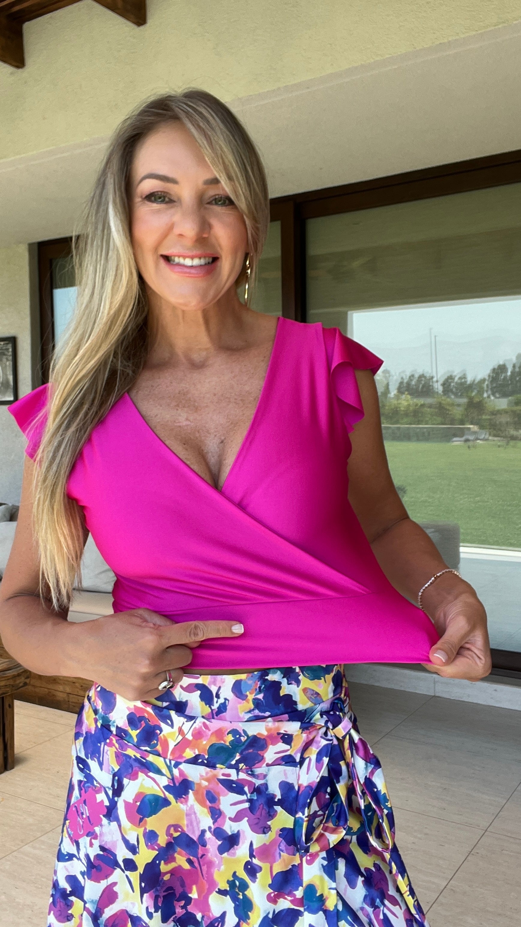 Crop Top Antonia Fucsia | Top Corto fucsia satinado| Croptop fiesta| Amoramar.cl 2