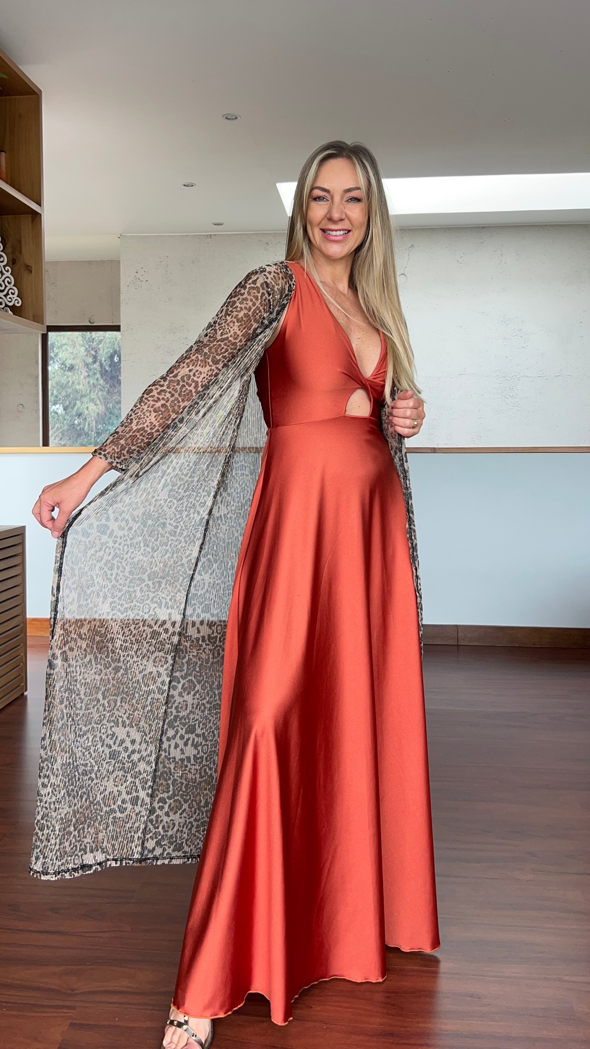 Tapado plisado print café |kimono largo mujer fiesta traslúcido print|Amoramar.cl 3