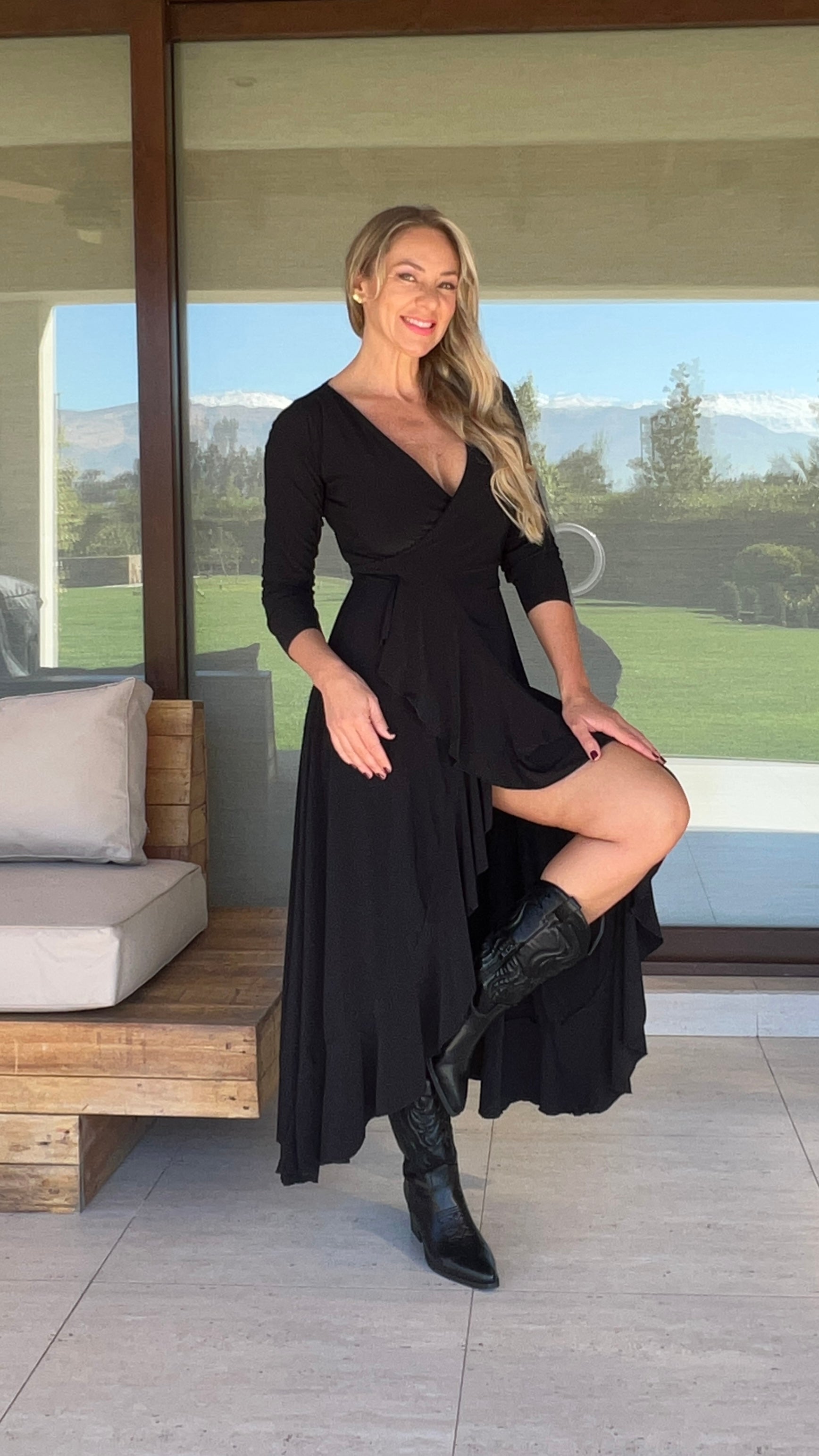 Vestido Emma Negro| Vestido asimétrico manga larga tipo pareo negro| Amoramar.cl 2