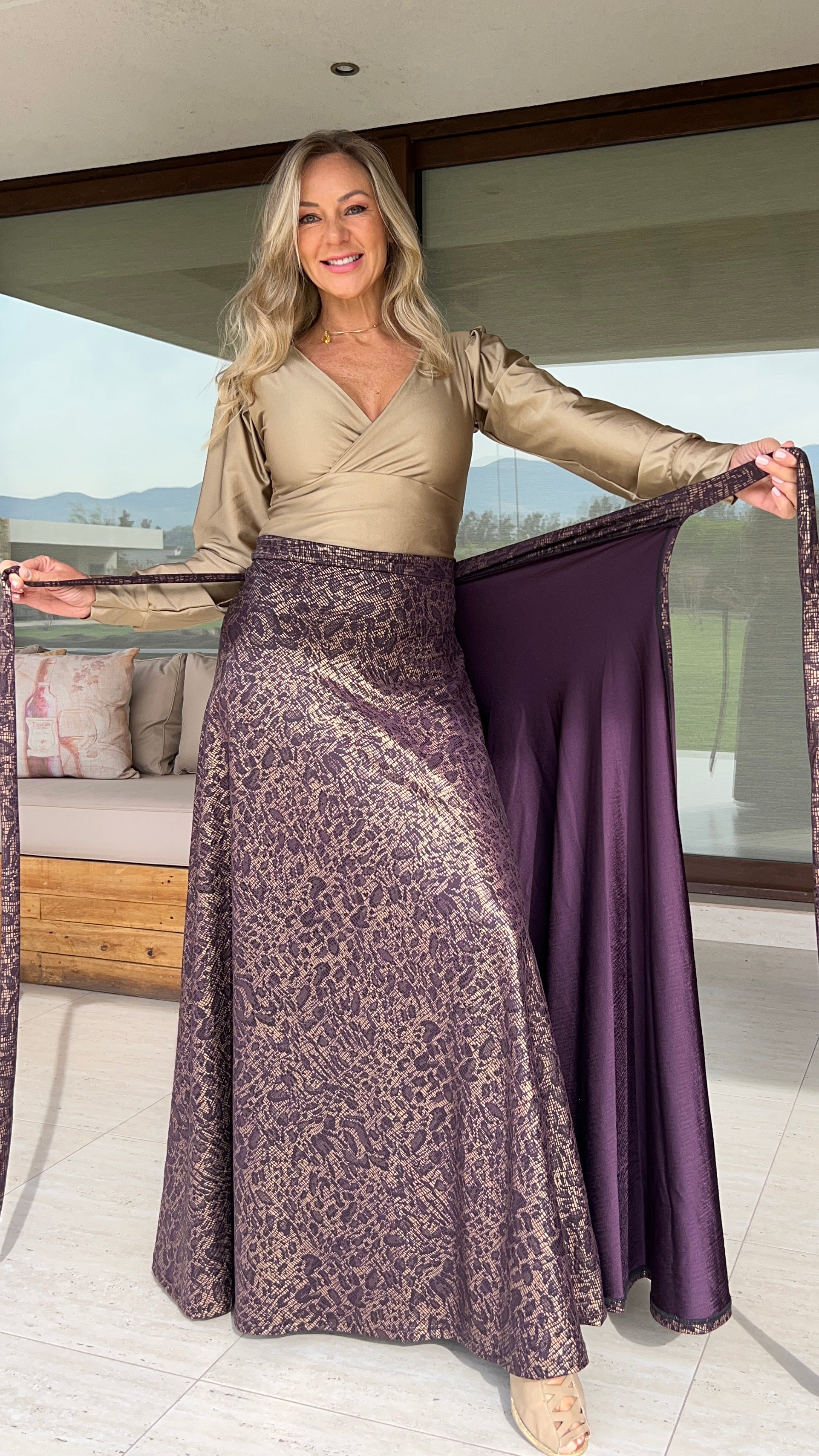 Falda envolvente Dupont print púrpura y dorado| falda pareo print fiesta| Amoramar.cl 1