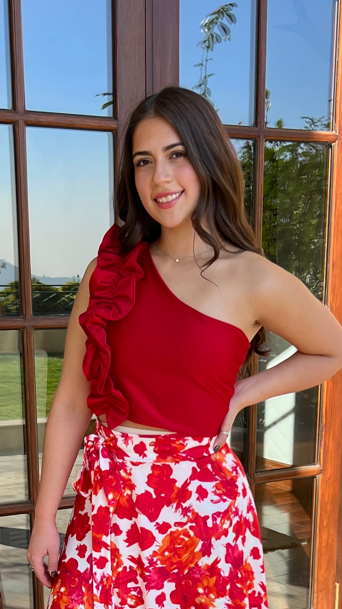 Crop Top Catherine Rojo| top corto mujer asimétrico de vuelos rojo| Amoramar.cl 7
