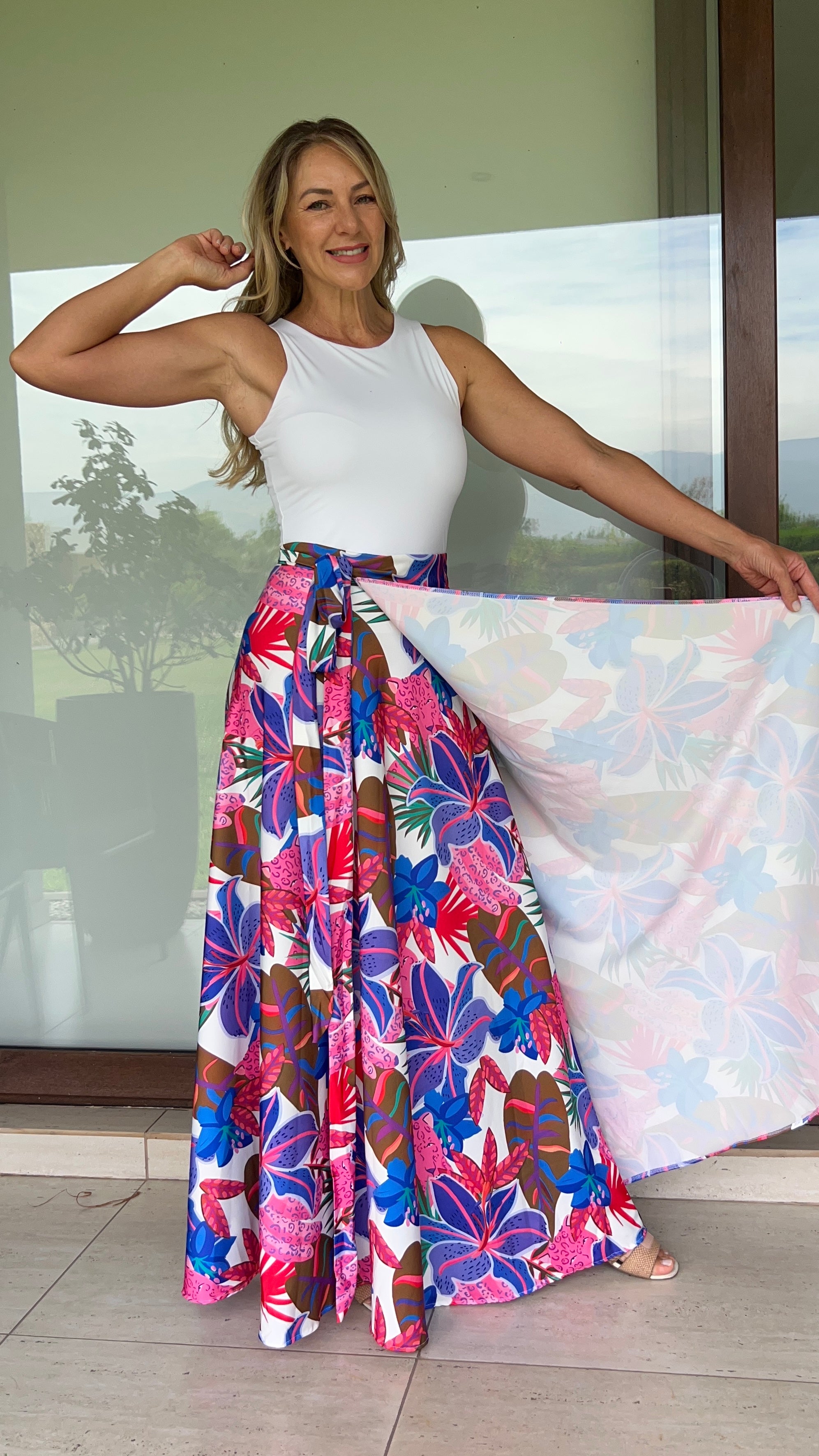 Falda Envolvente Piel de Seda Blanca Flores Multicolor