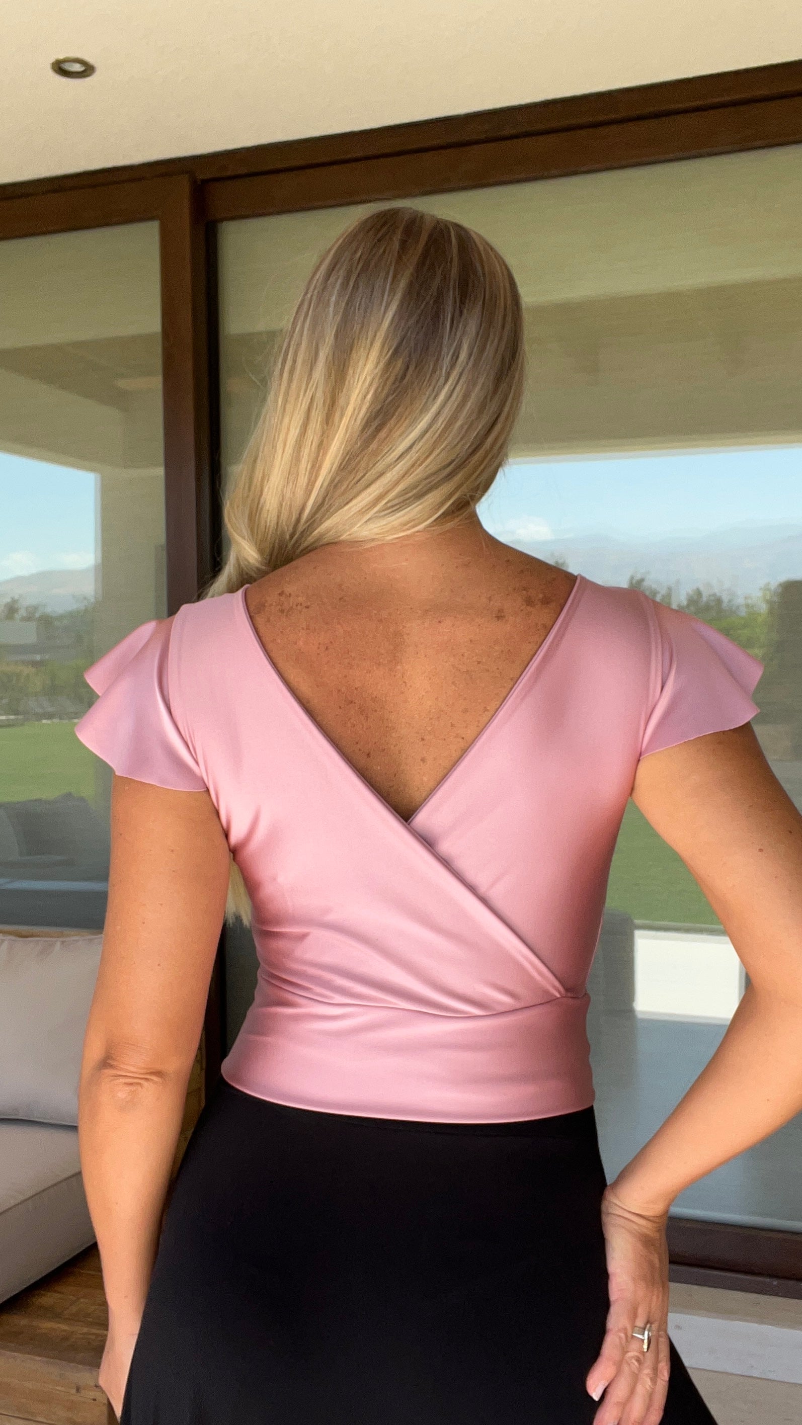 Crop top Antonia palo rosa| top corto mujer fiesta palo rosa manga vuelos| Amoramar.cl 1