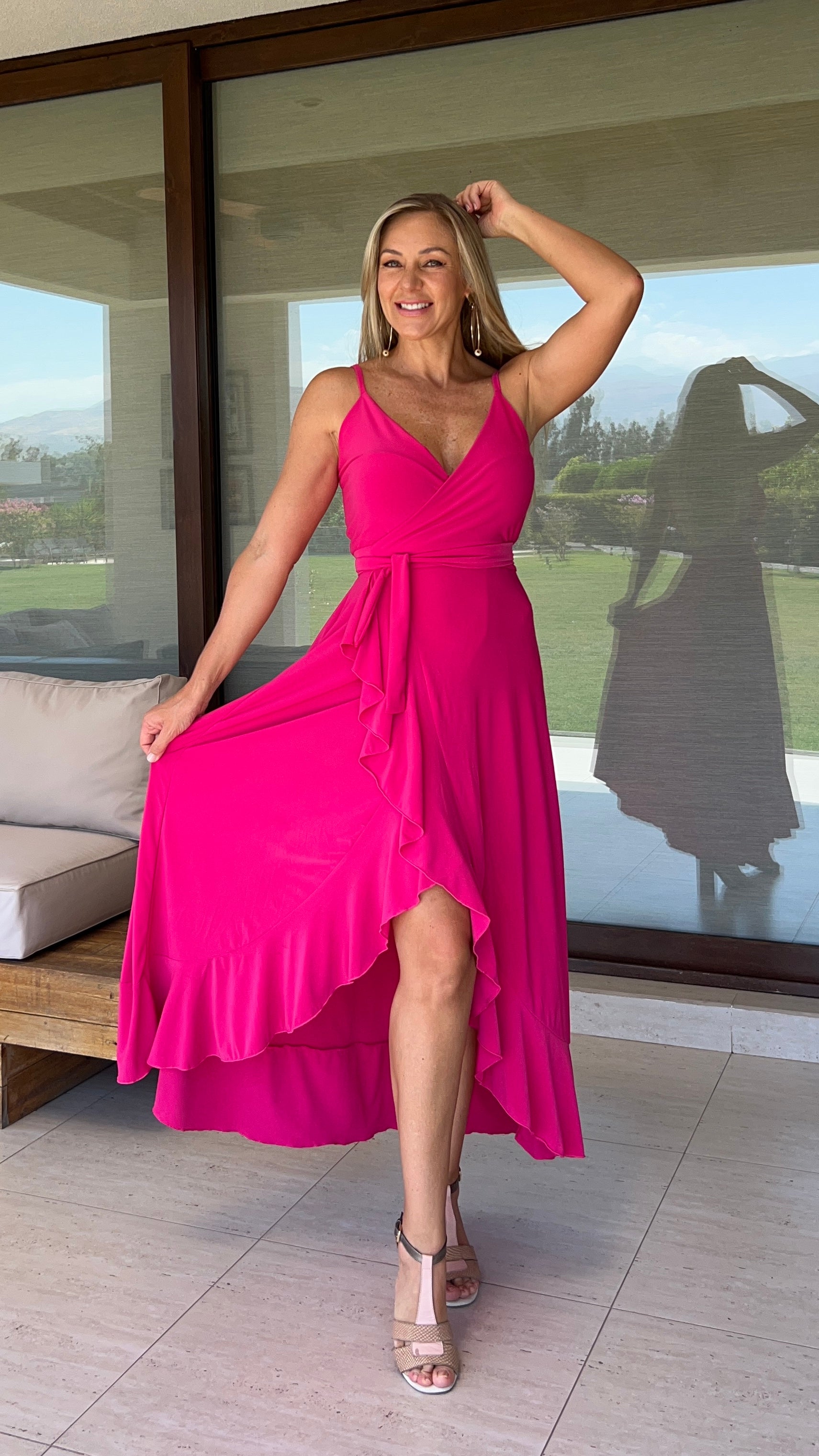Vestido Emma de tirantes fucsia| Vestido largo asimétrico tipo pareo fucsia| Amoramar.cl 8