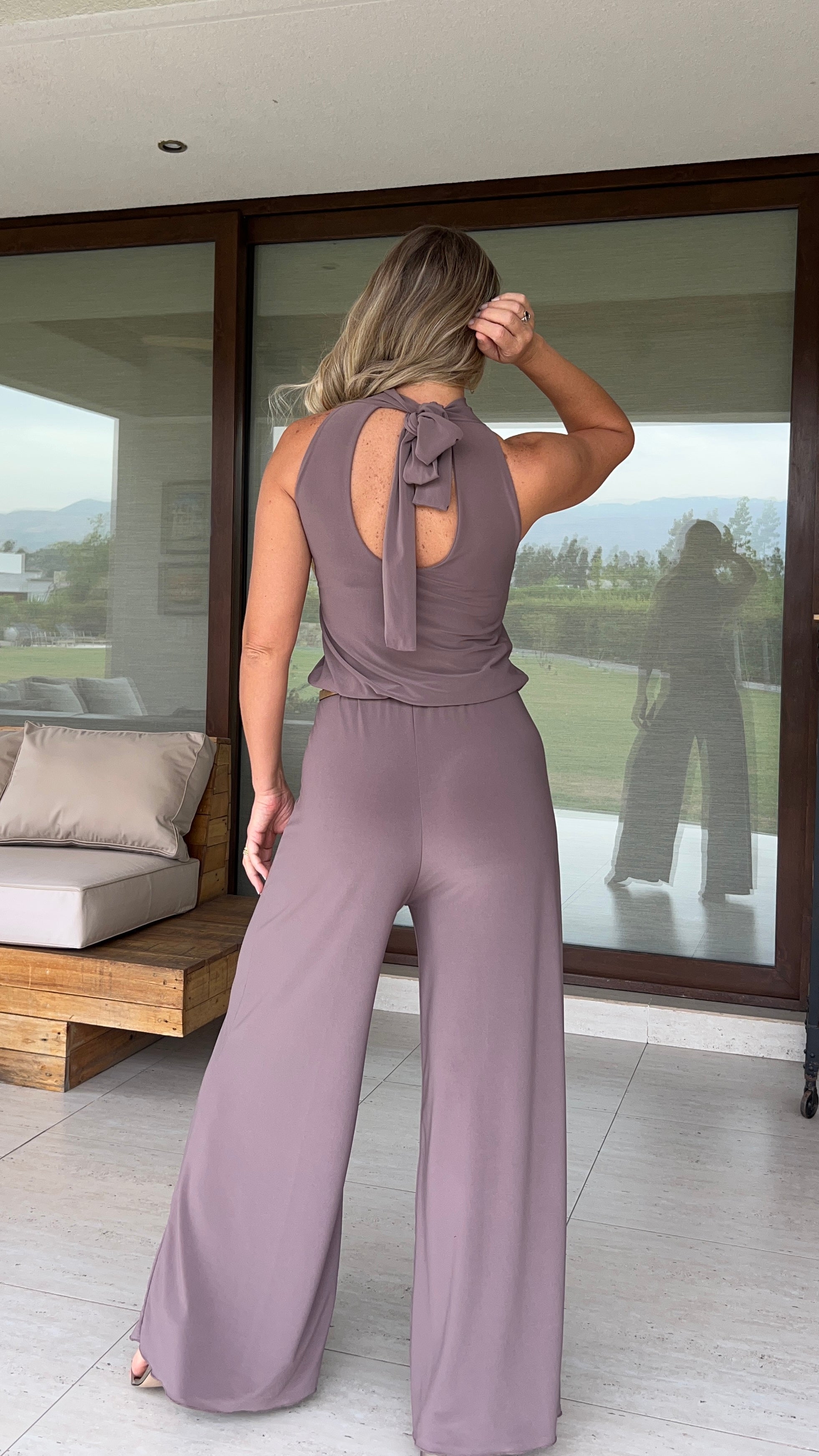 Enterito Halter taupé| enterito cuello alto sin manga taupé | Amoramar.cl