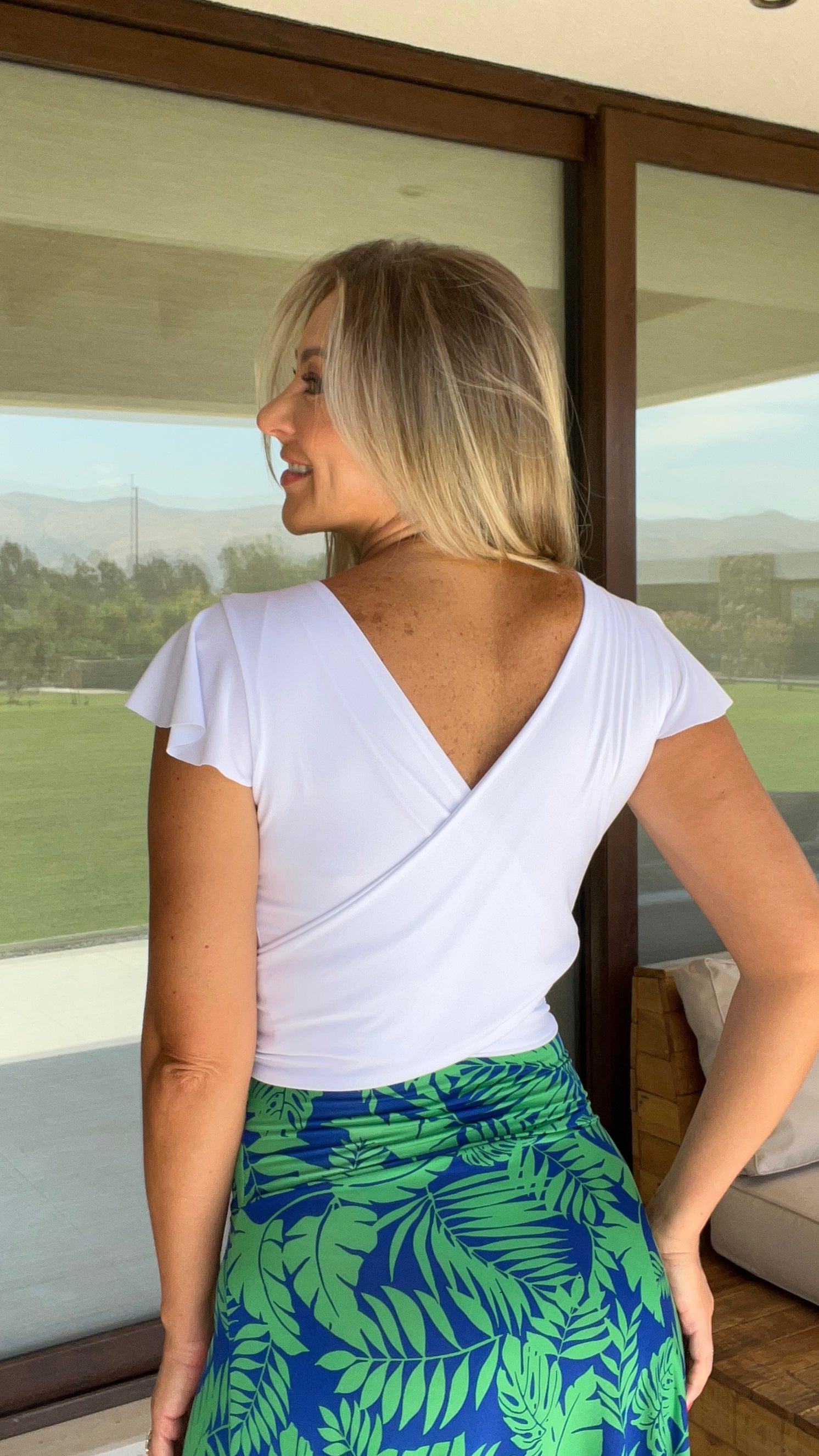 Crop top fernanda blanco | Top corto con amarre doble postura | Amoramar.cl 5