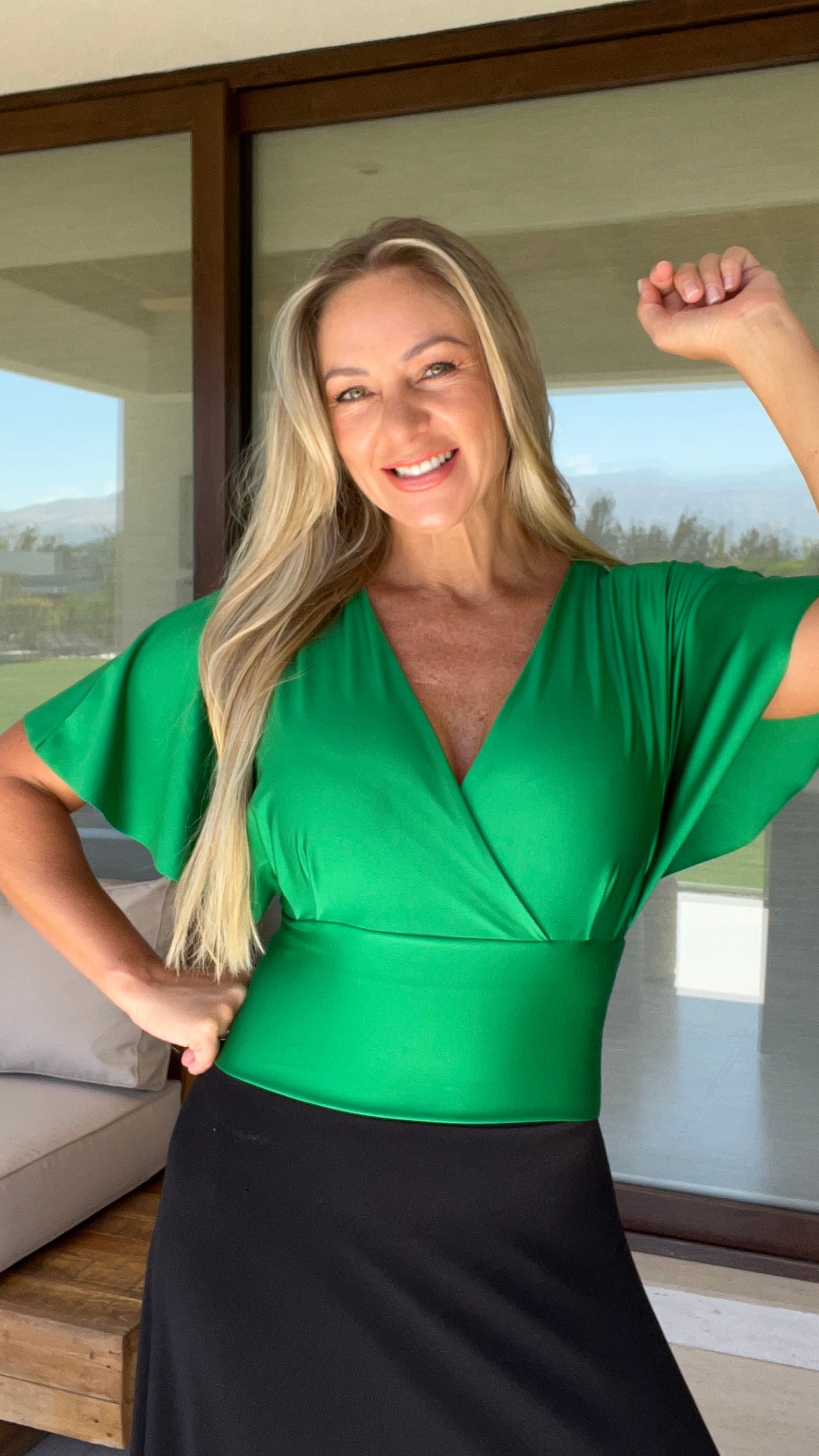 Top Carmela dupont verde| top mujer verde satinado manga murciélago | Amoramar.cl