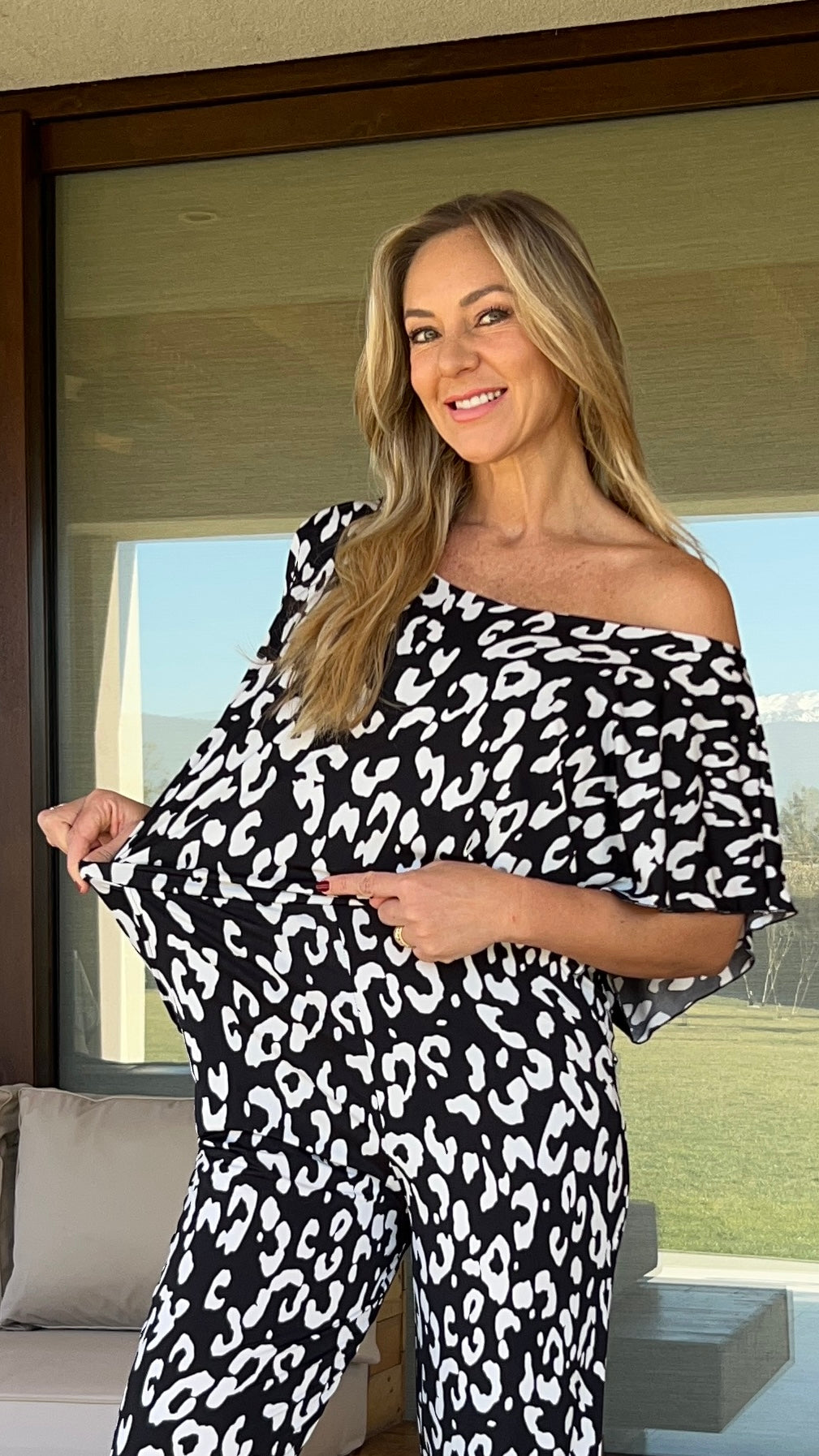 Enterito cloe pintas blancas| Enterito mujer print blanco y negro| Amoramar.cl 1