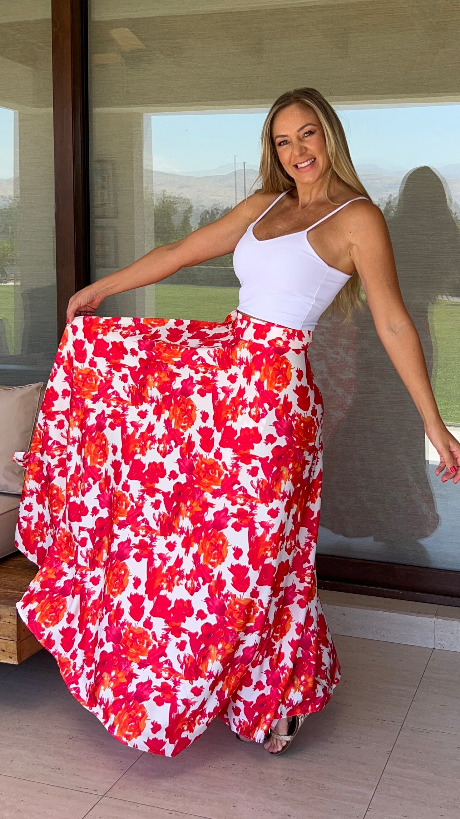 Falda envolvente piel de seda blanca flores naranja fucsia| falda larga fiesta mujer flores| amoramar.cl 11