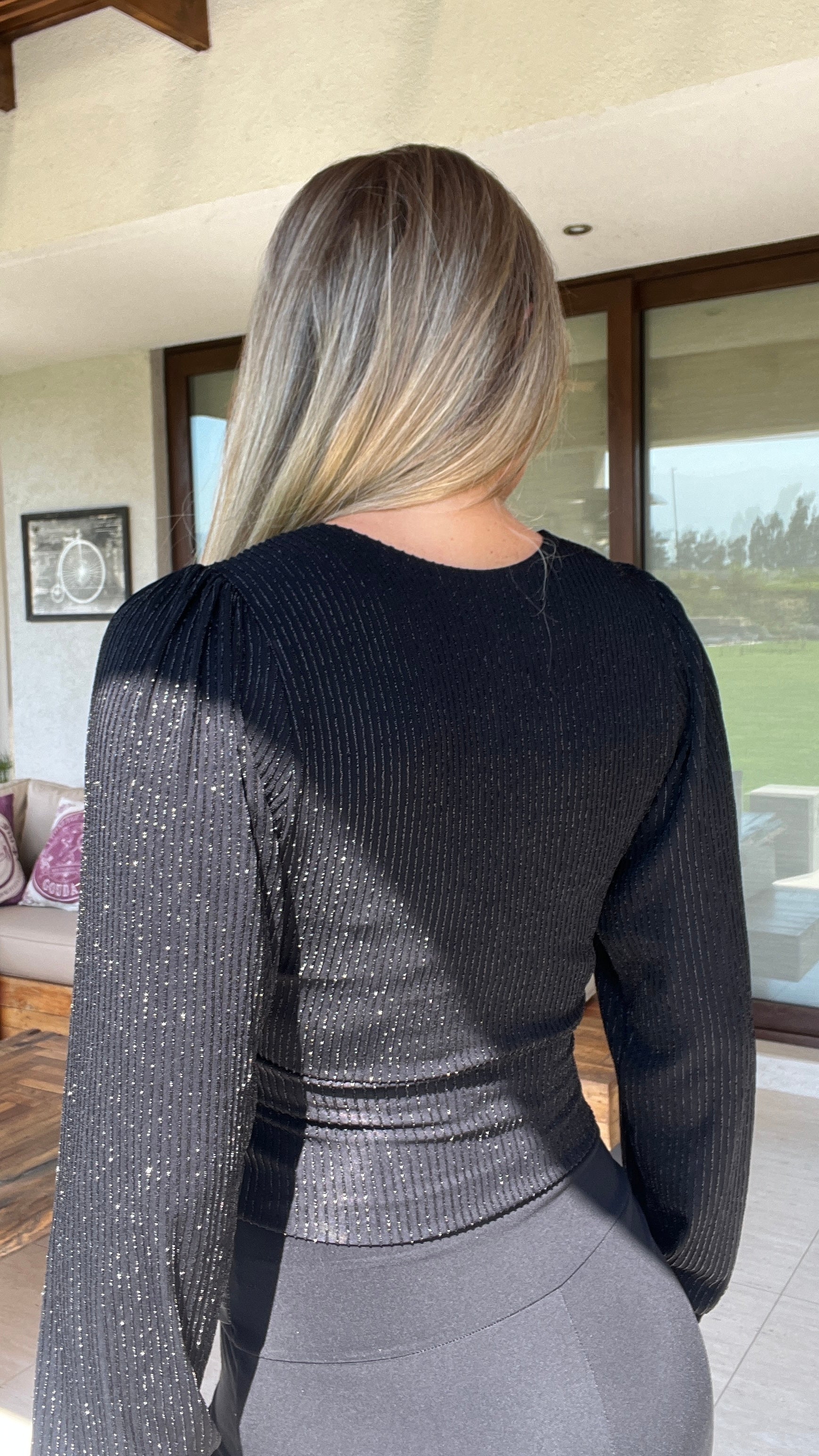 Crop Top Manga Larga Líneas Negras