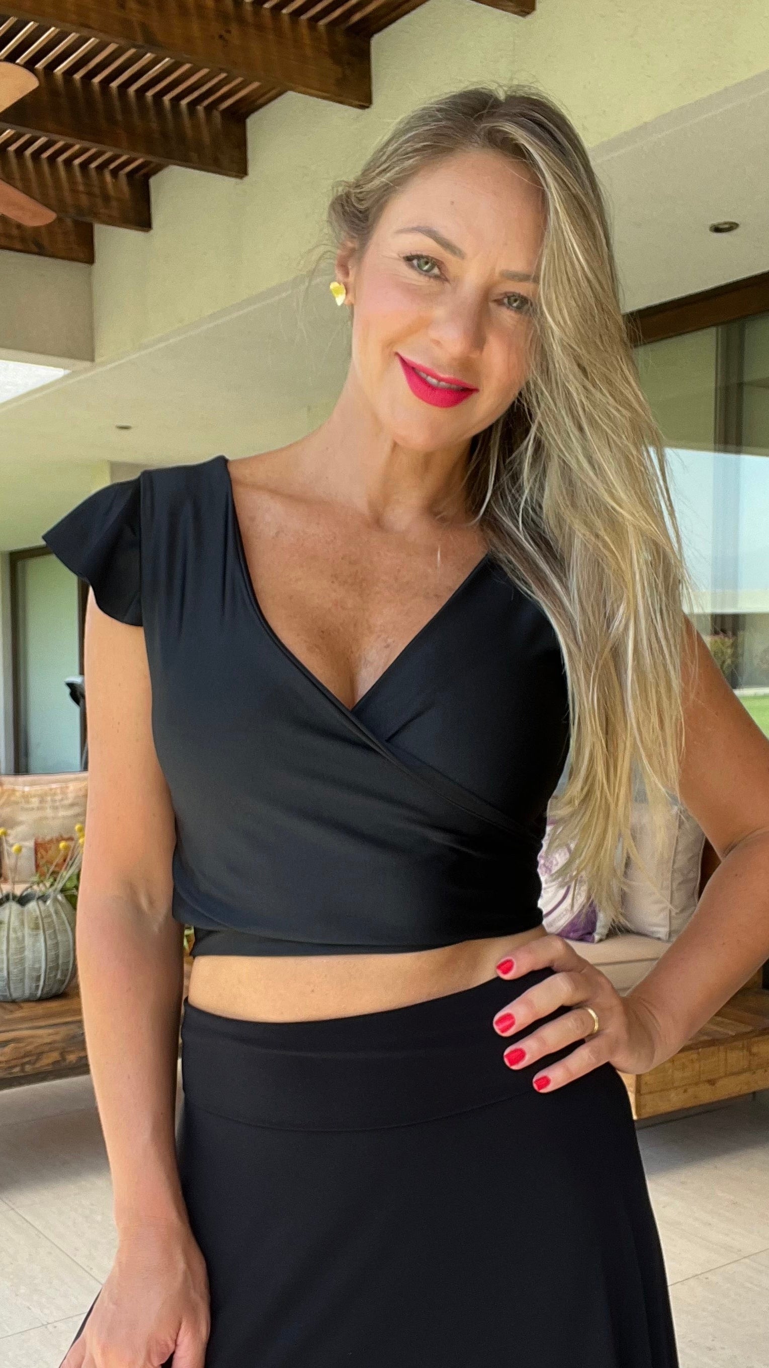 Crop top fernanda dupont negro| Top Corto negro satinado| Croptop fiesta negro | Amoramar.cl 1