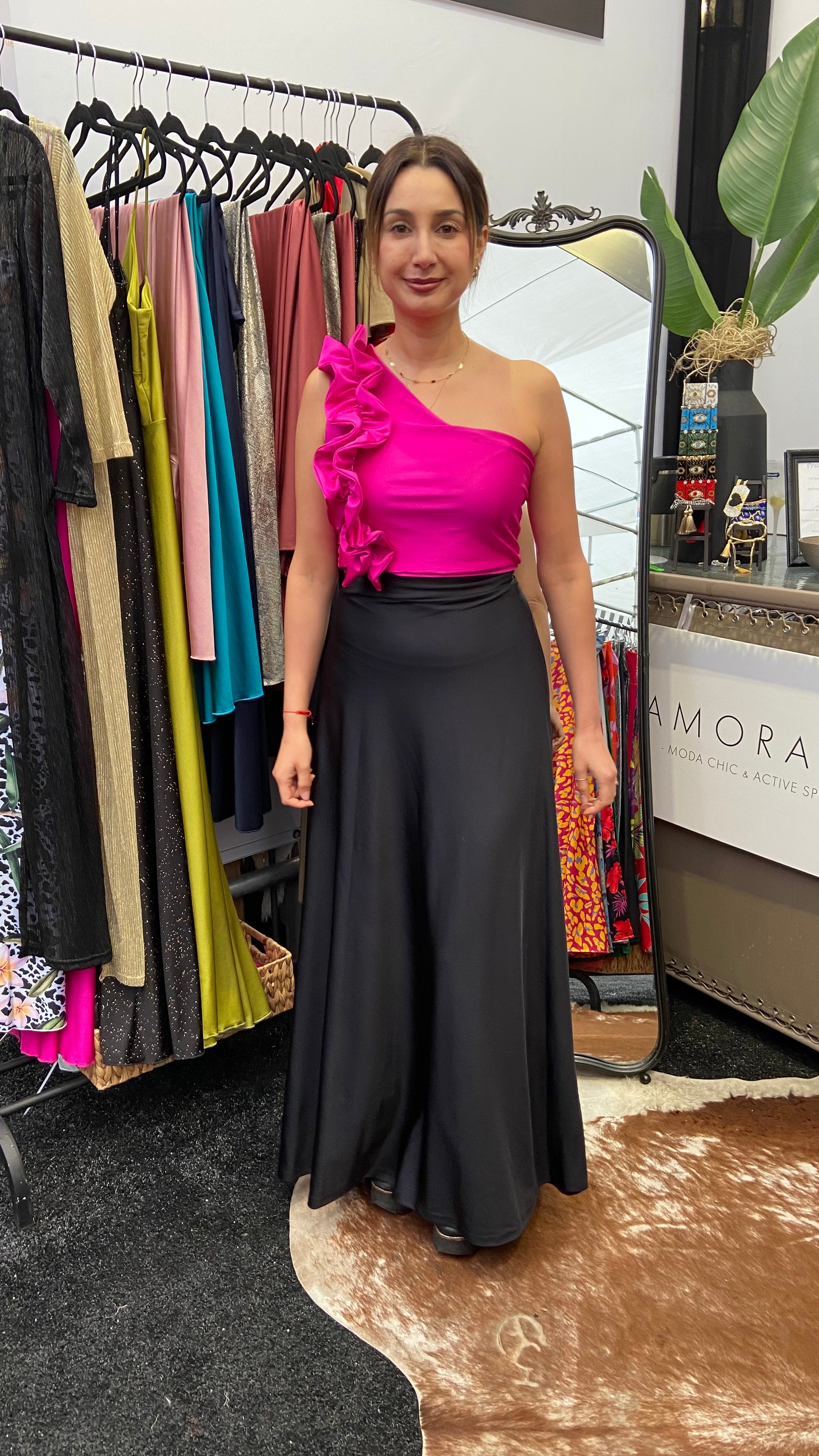 Crop Top Catherine asimétrico con vuelos Fucsia | top corto fiesta fucsia|Amoramar.cl 2