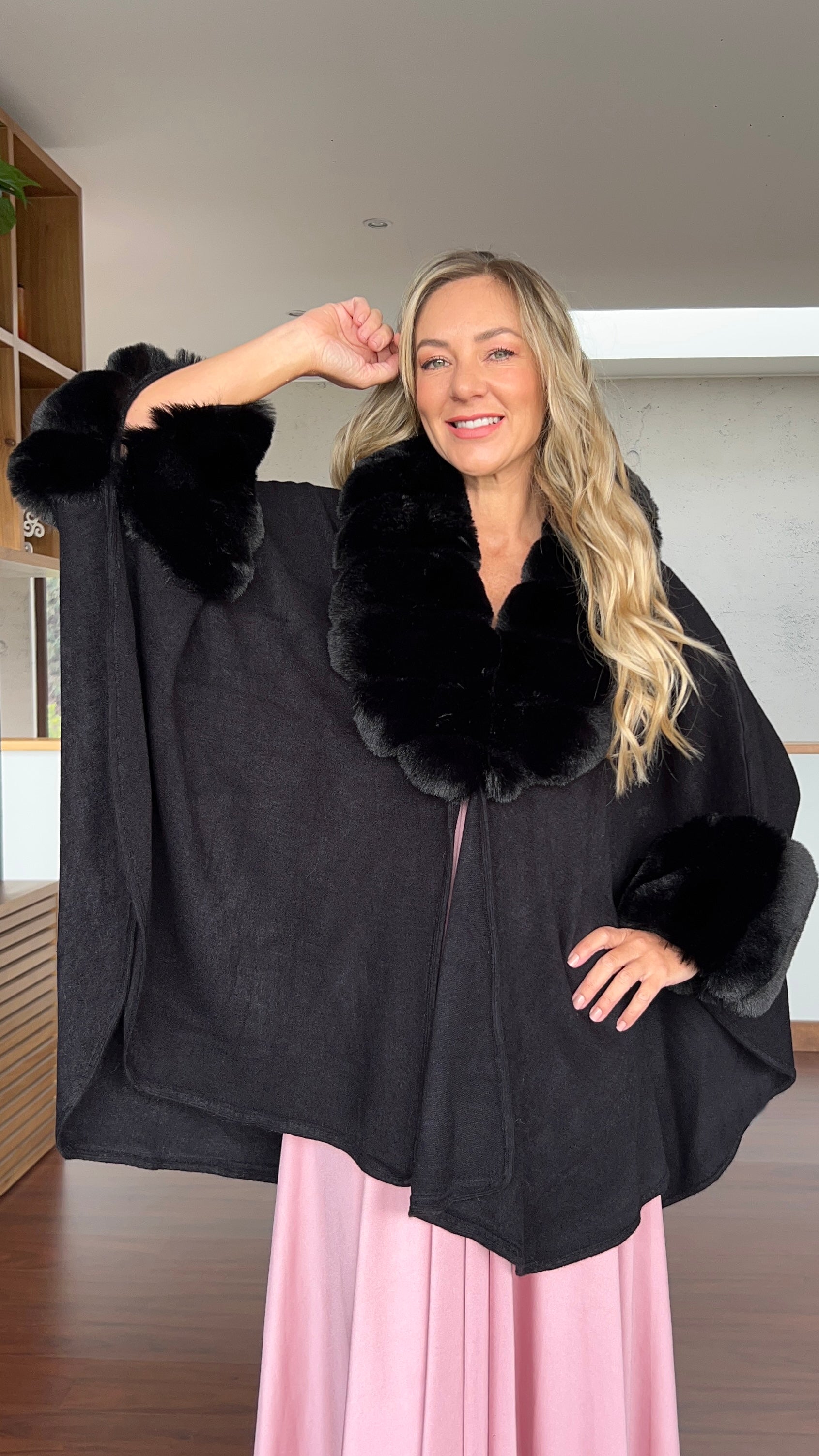 Poncho Gabrielle Negro