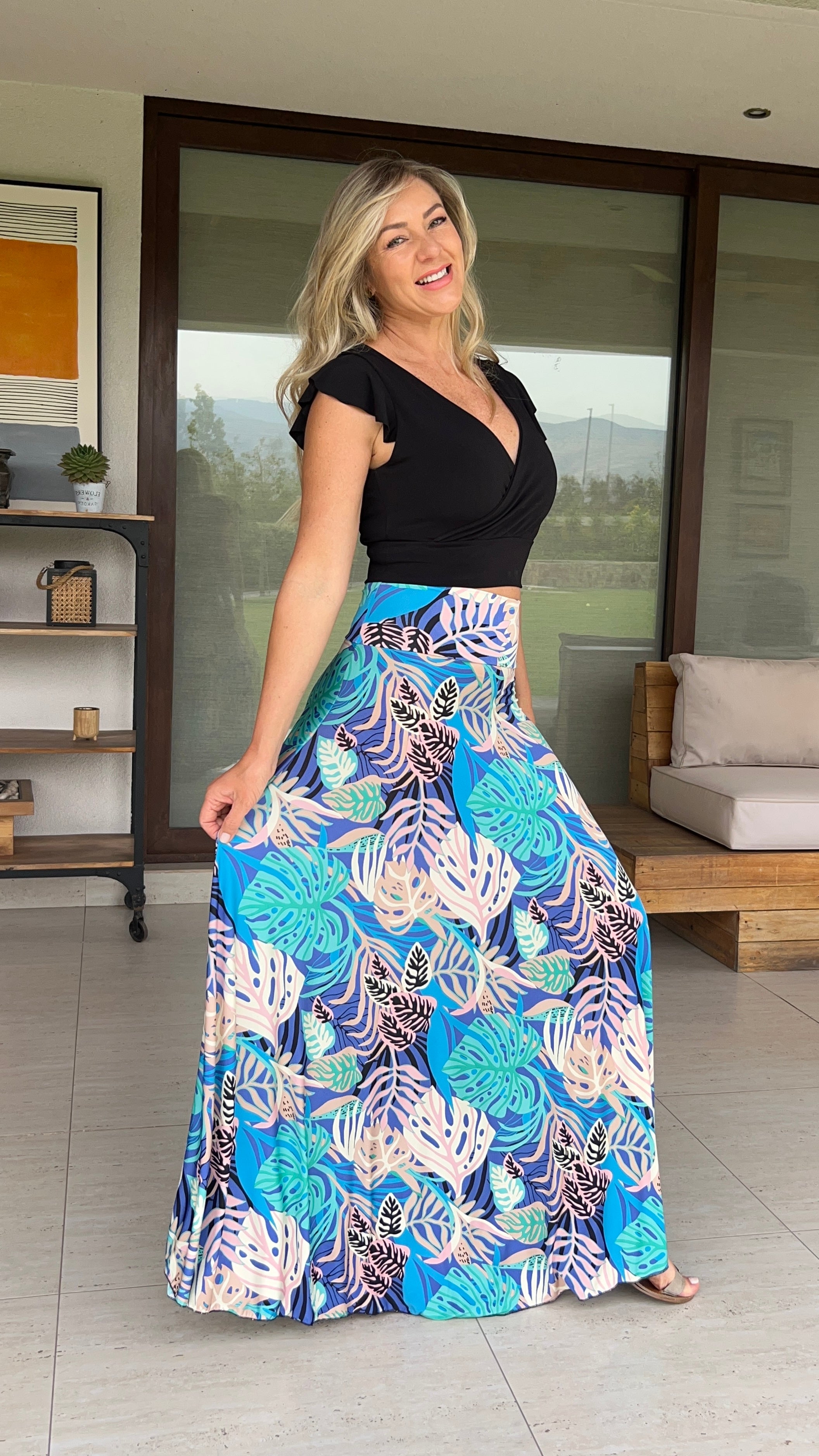 Maxifalda hojas del bosque turquesa y violeta, falda larga mujer. Amoramar.cl