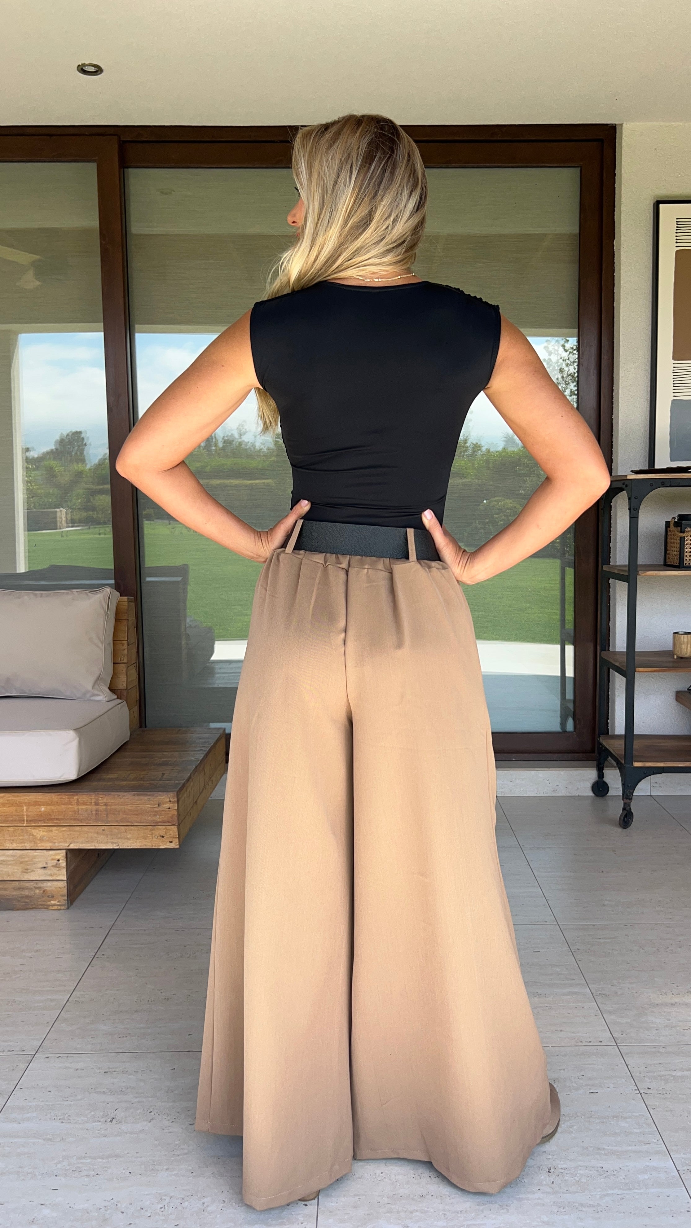 Pantalón sastre camel con bolsillos y cinturon| Pantalón mujer elegante tipo sastre|Amoramar.cl