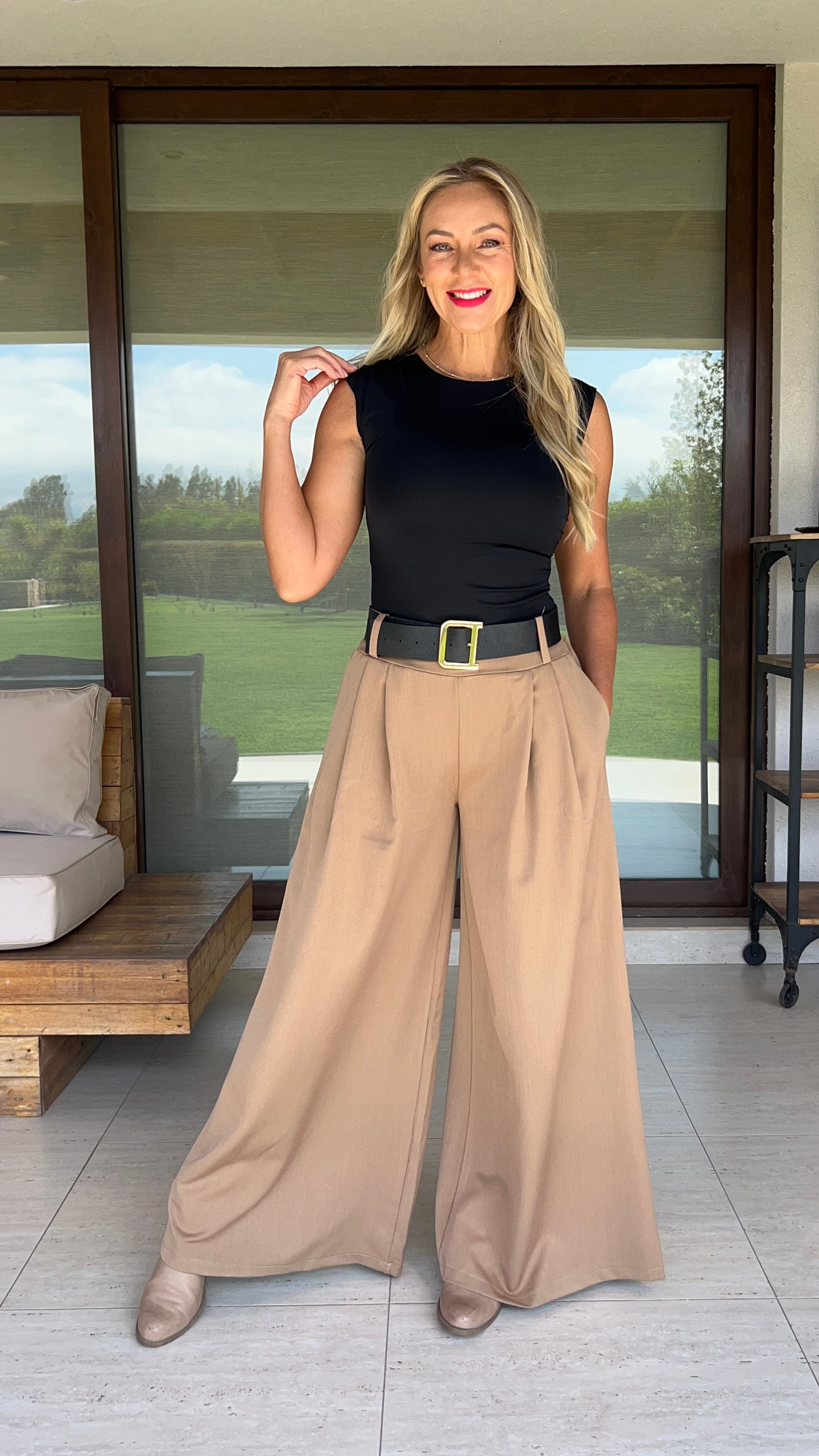 Pantalón sastre camel con bolsillos y cinturon| Pantalón mujer elegante tipo sastre|Amoramar.cl