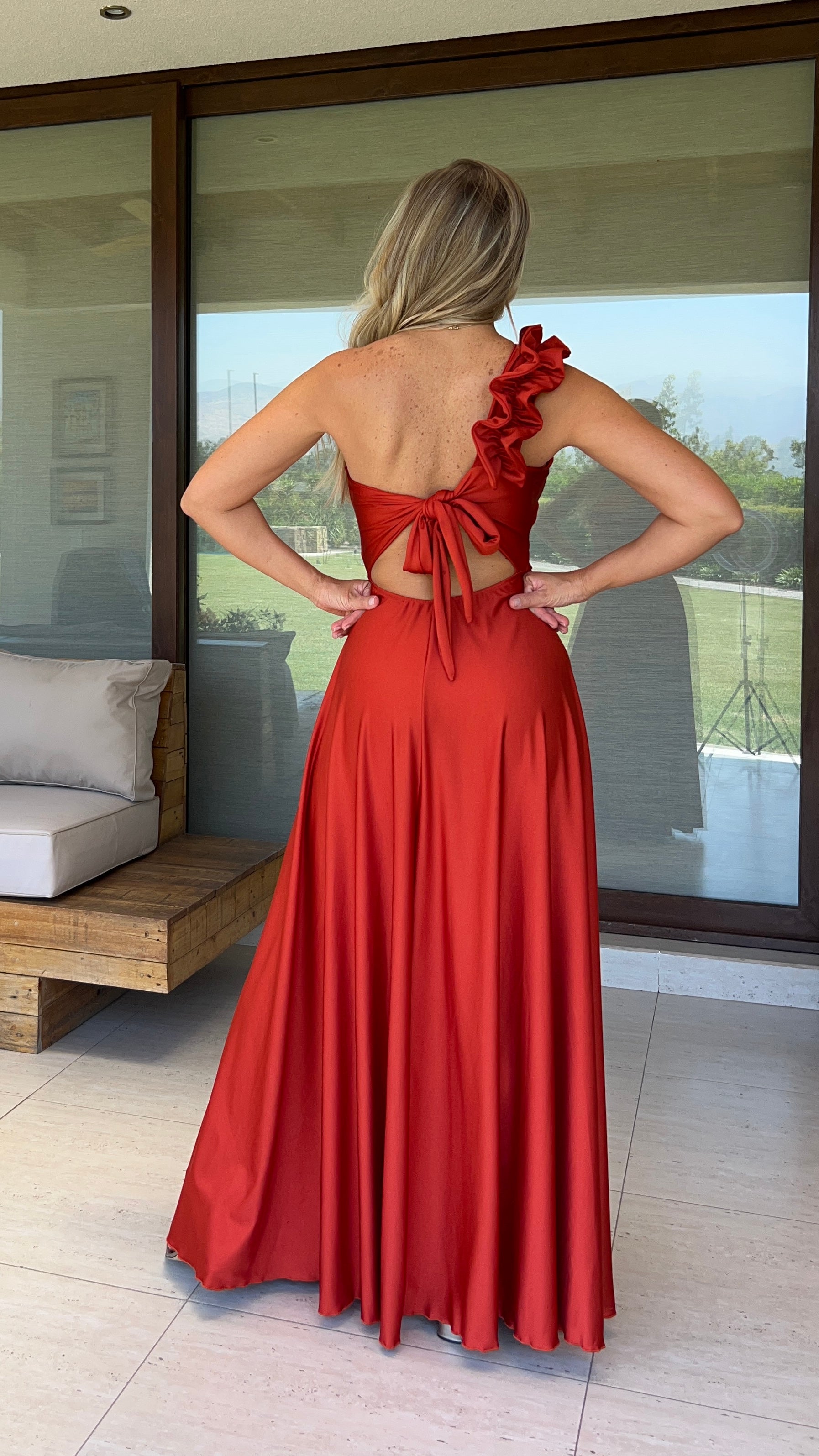 Vestido asimétrico Ladrillo o Rojo largo fiesta ajuste en espalda|Amoramar.cl