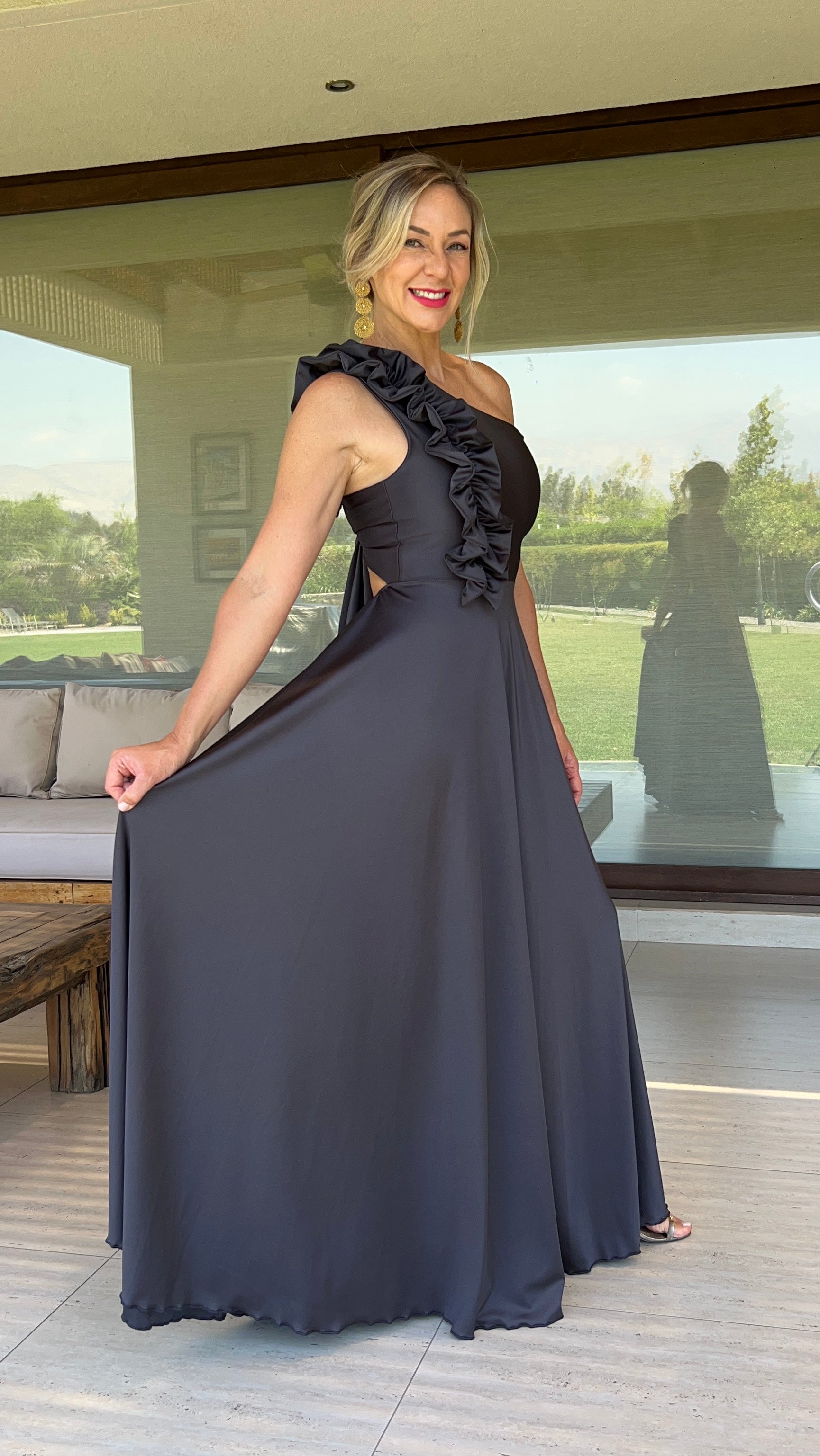 Vestido asimétrico Gris Marengo largo fiesta ajuste en espalda|Amoramar.cl