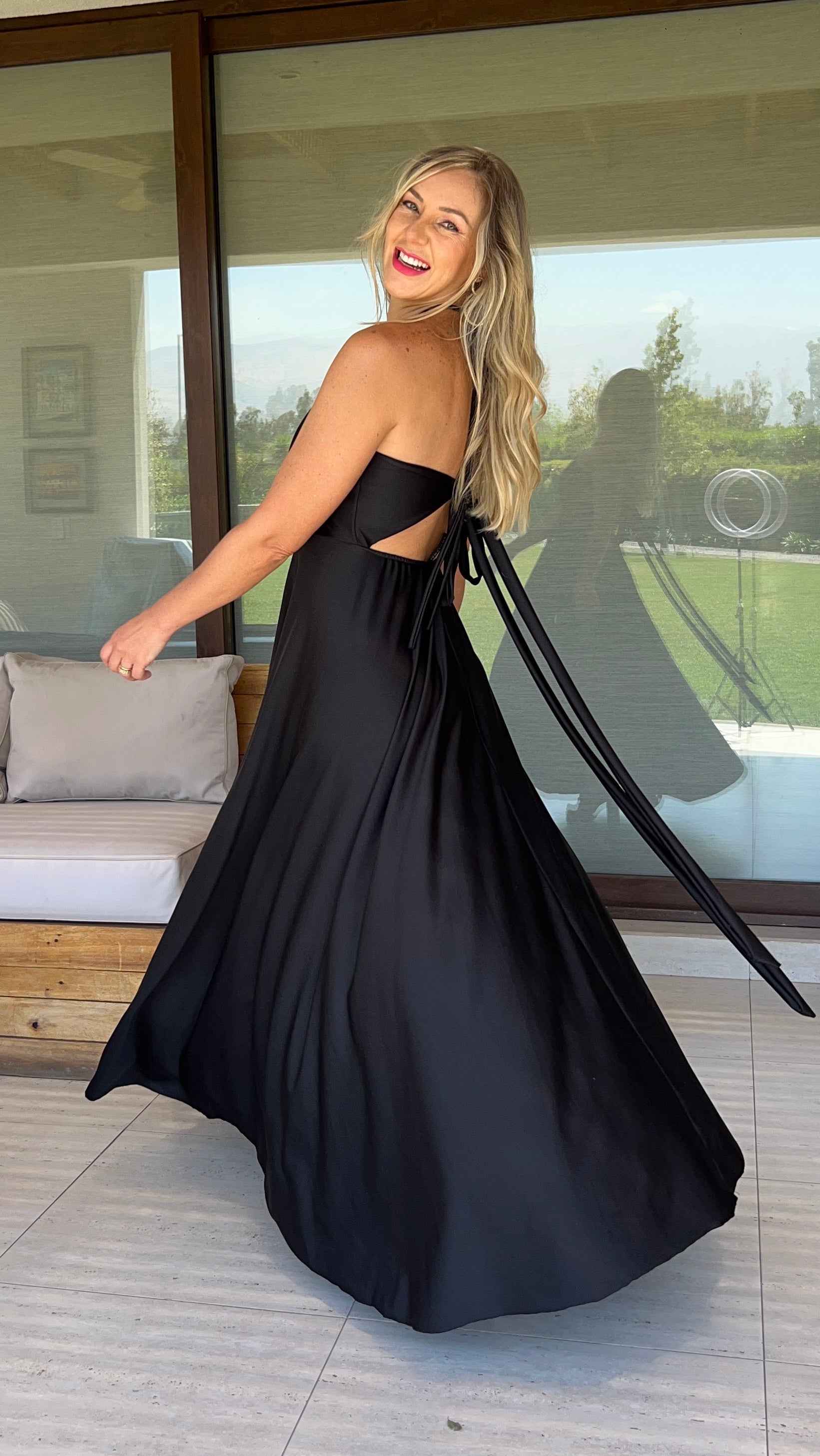 Vestido halter con amarre negro| vestido largo de fiesta Amoramar.cl