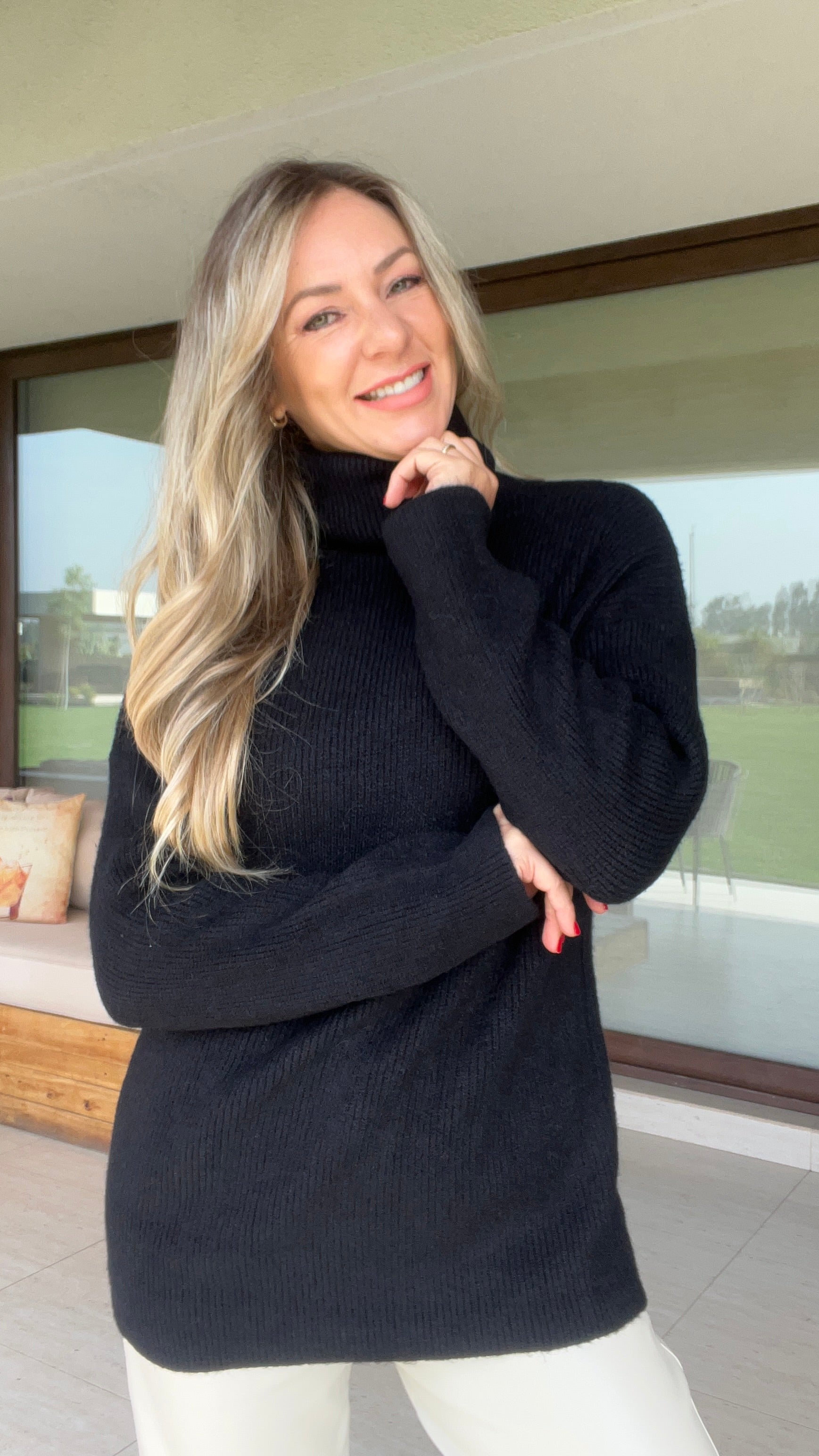 Sweater Matilda Negro | Sweater Cuello Tortuga Manga Larga | Amoramar.cl