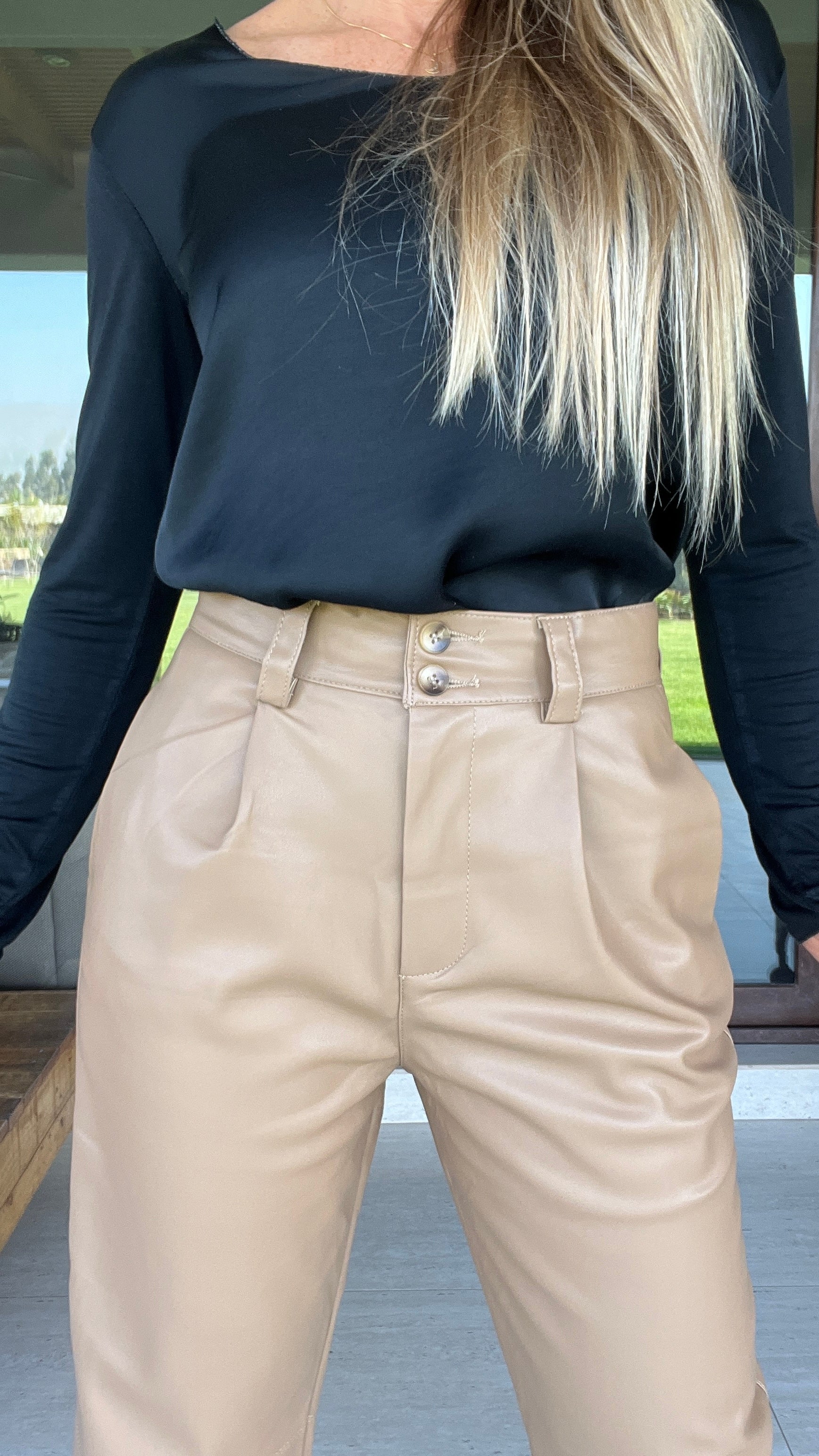 Pantalón Ecocuero Camel | Pantalón Tiro Alto y Bolsillos | Amoramar.cl 2