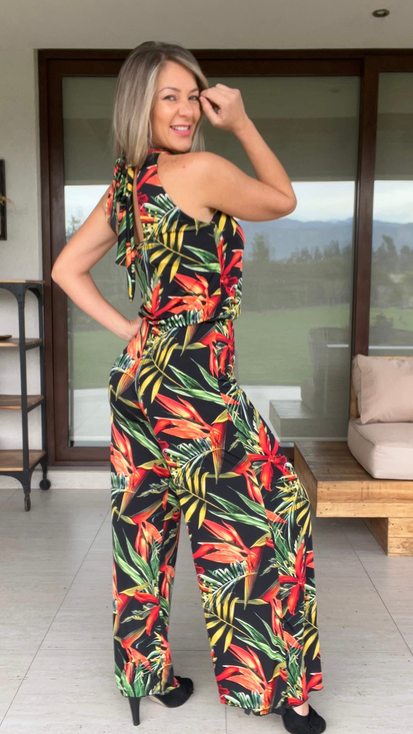 Enterito Halter Negro Flores Naranja