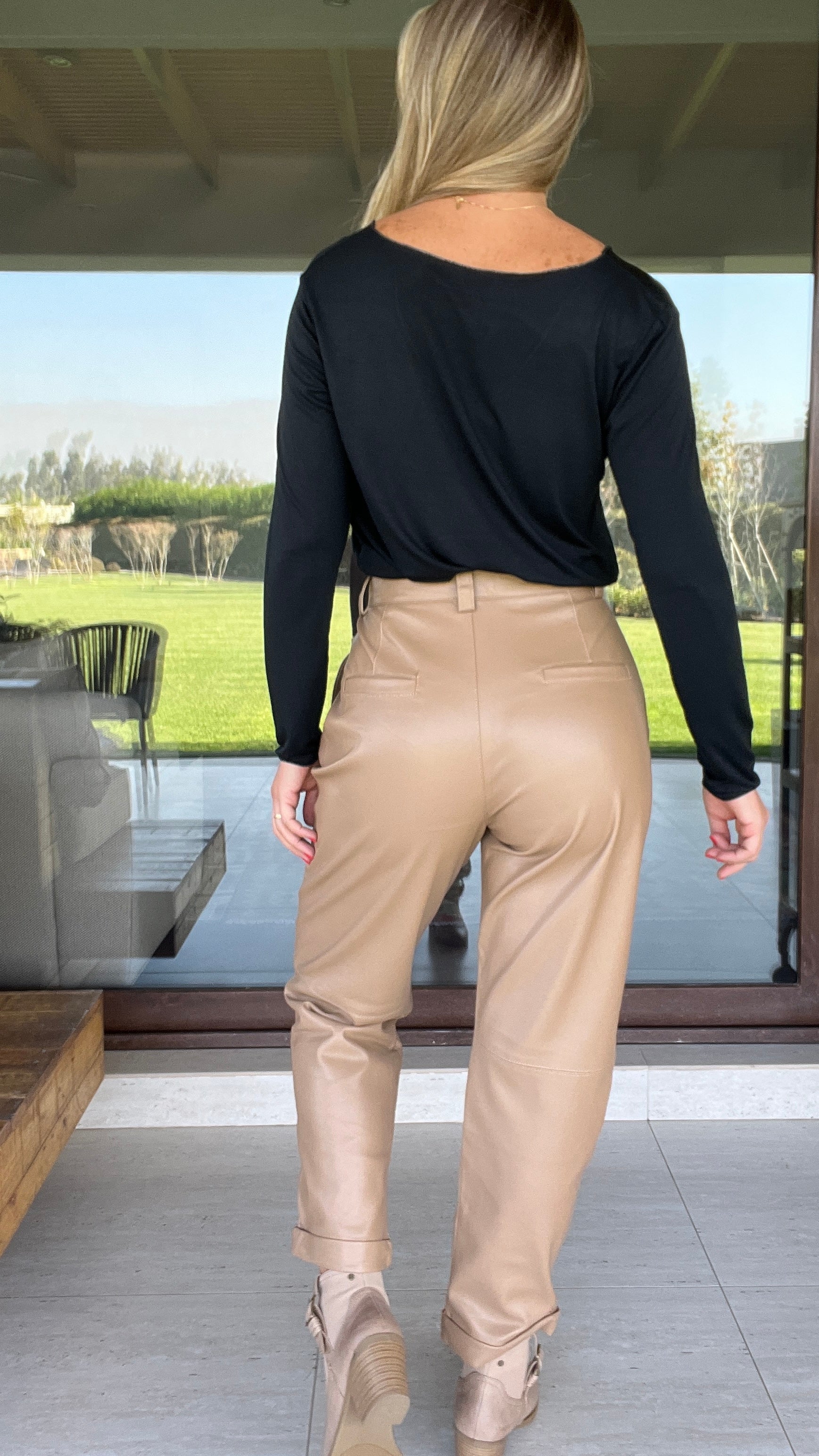 Pantalón Ecocuero Camel | Pantalón Tiro Alto y Bolsillos | Amoramar.cl 3