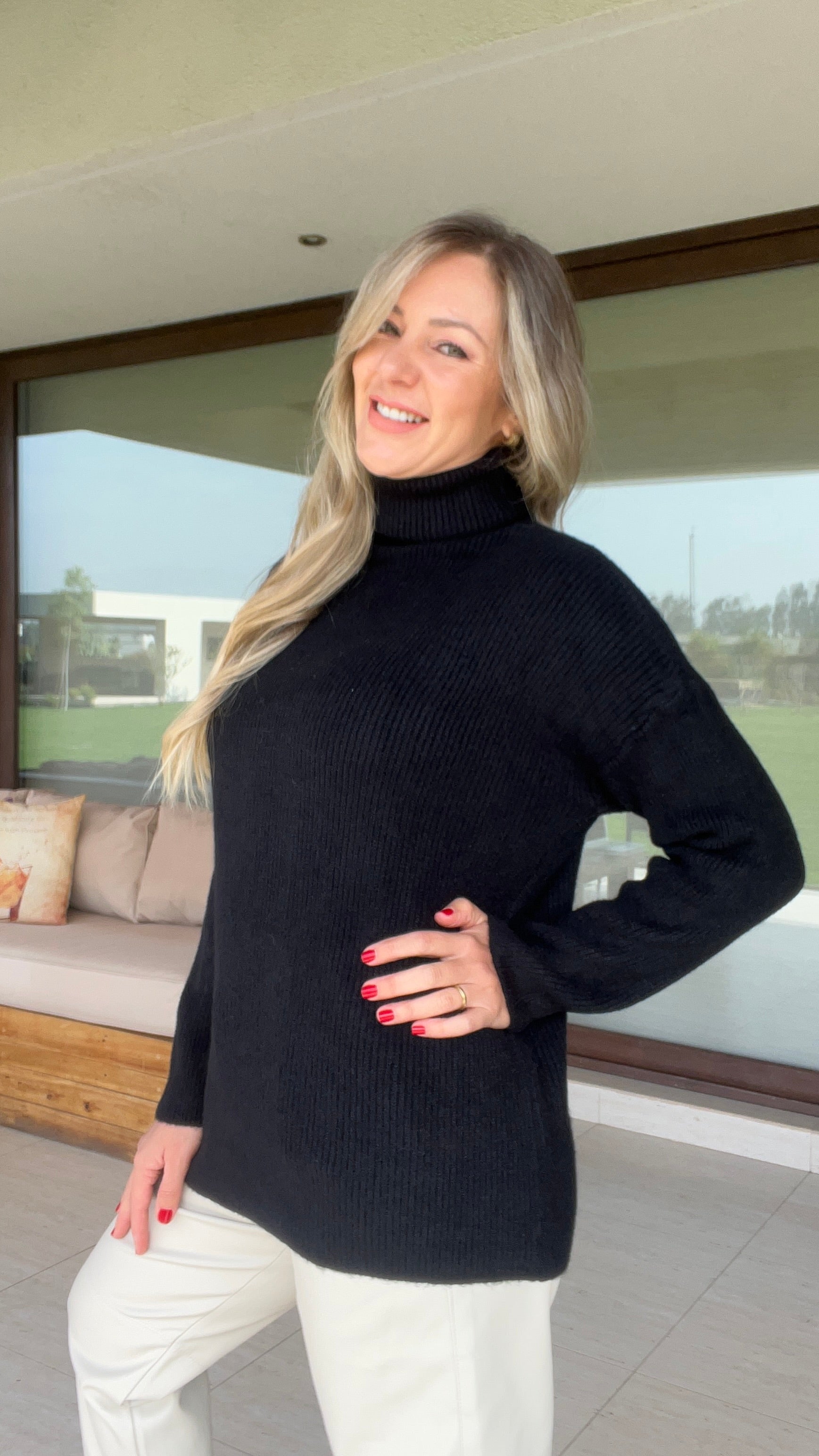 Sweater Matilda Negro | Sweater Cuello Tortuga Manga Larga | Amoramar.cl 3