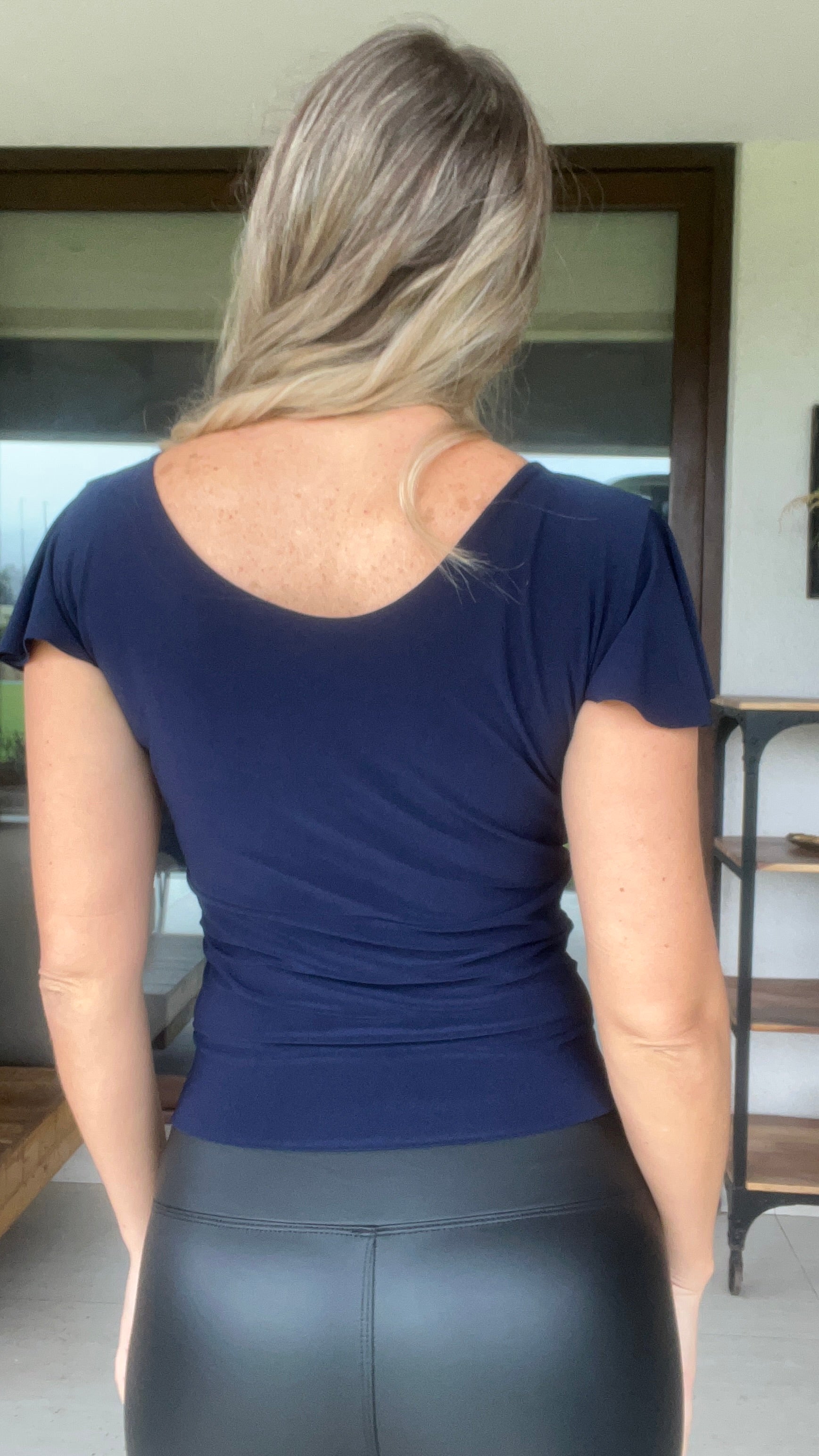 Top Mediano Doble Postura Azul Marino